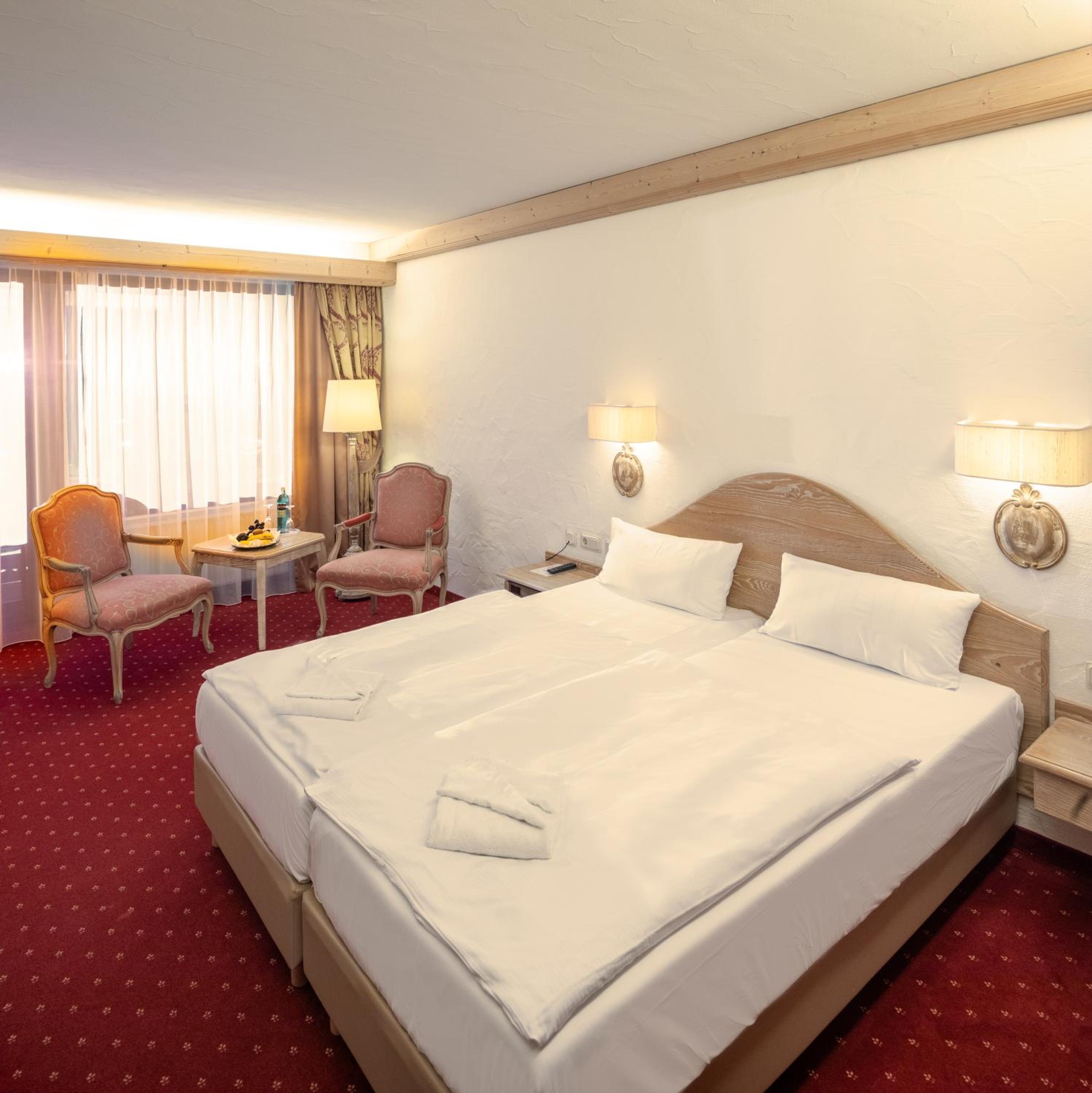 Double Room with Balcony - Photo 1