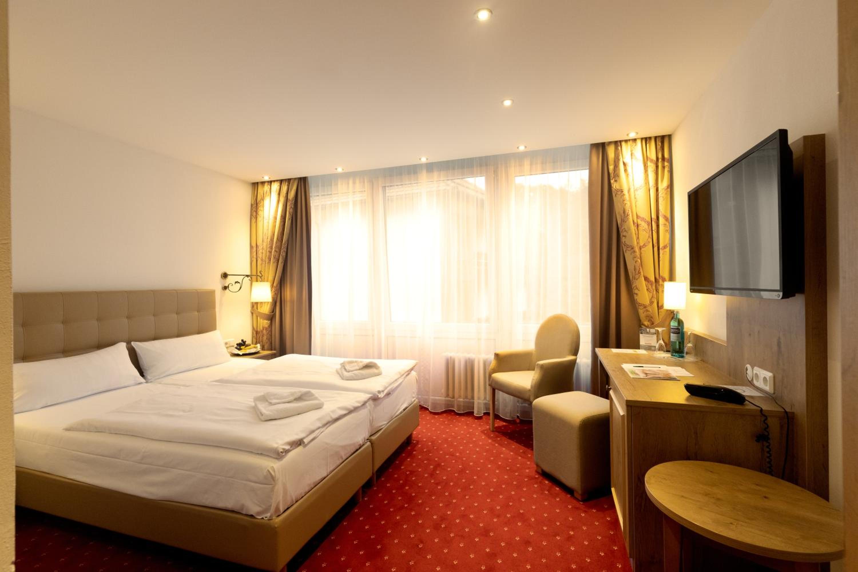 Budget Double Room - Photo 1
