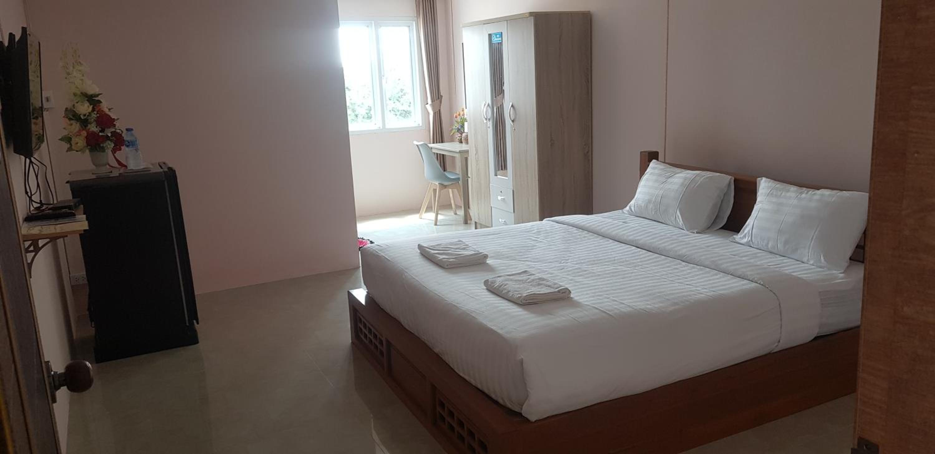 Double Room with Private Bathroom - Photo 6