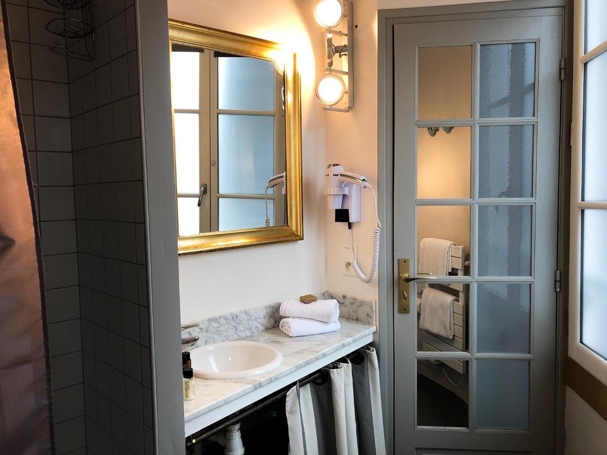 Deluxe Queen Room - Photo 5