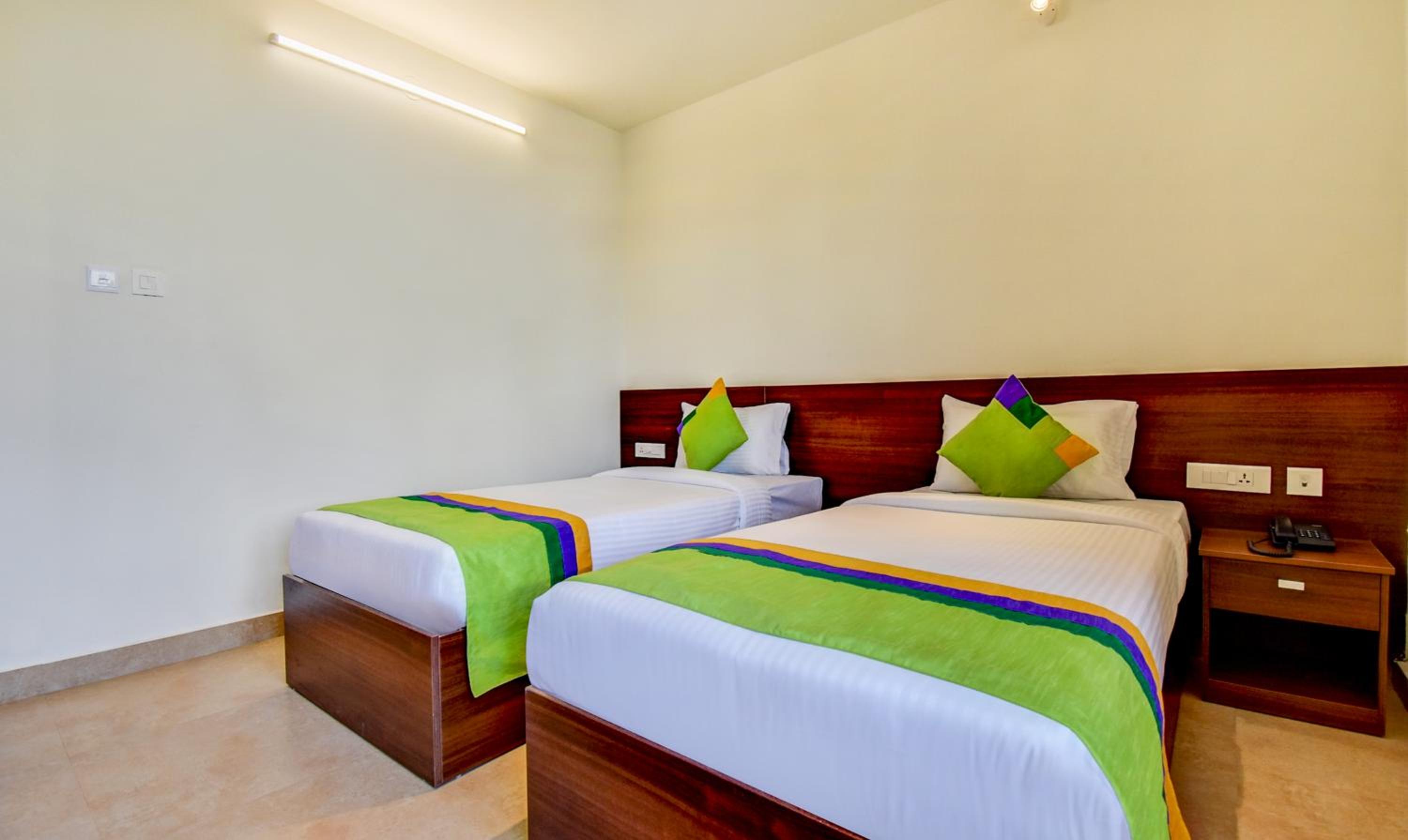 Standard Twin Room - Photo 8