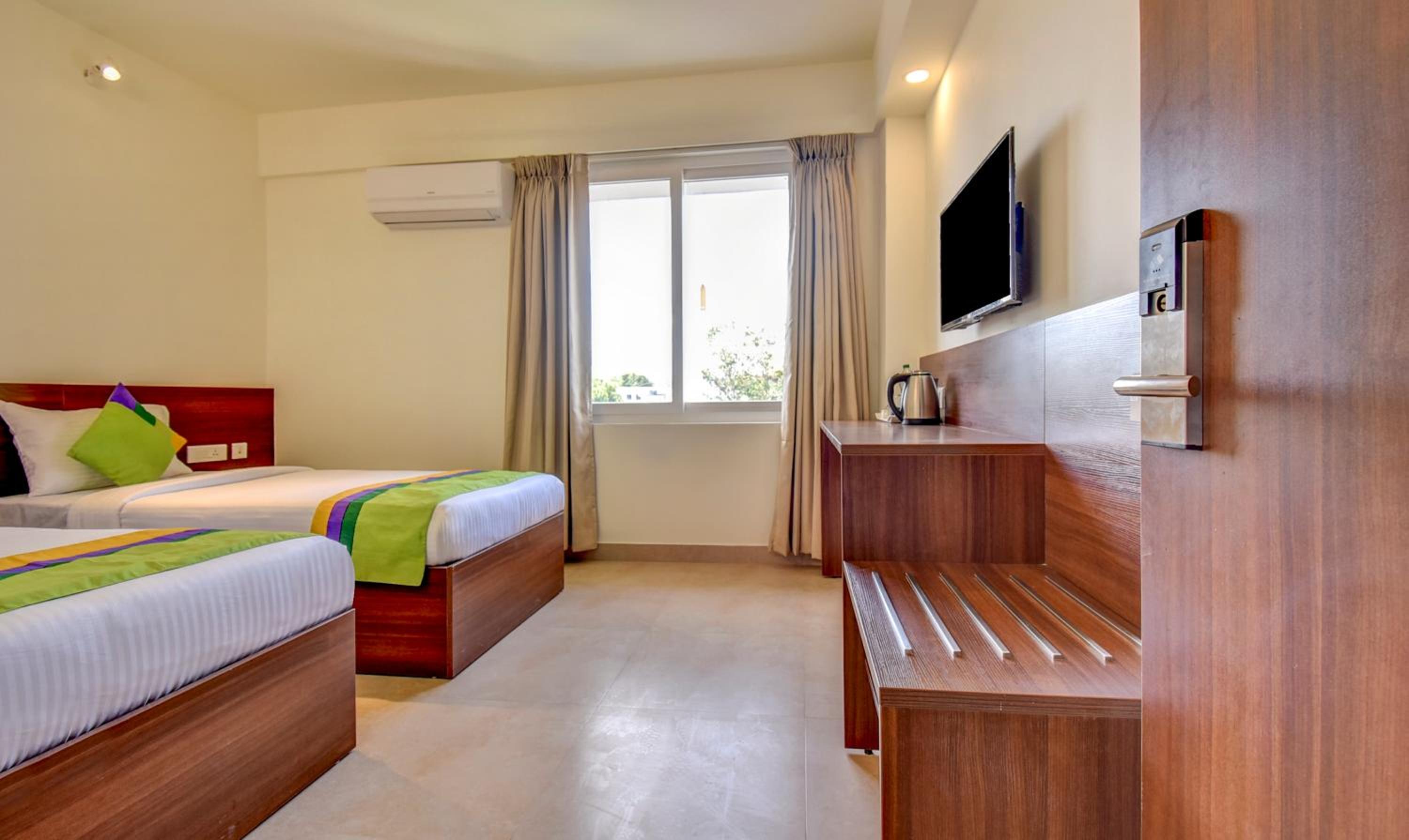Standard Twin Room - Photo 4