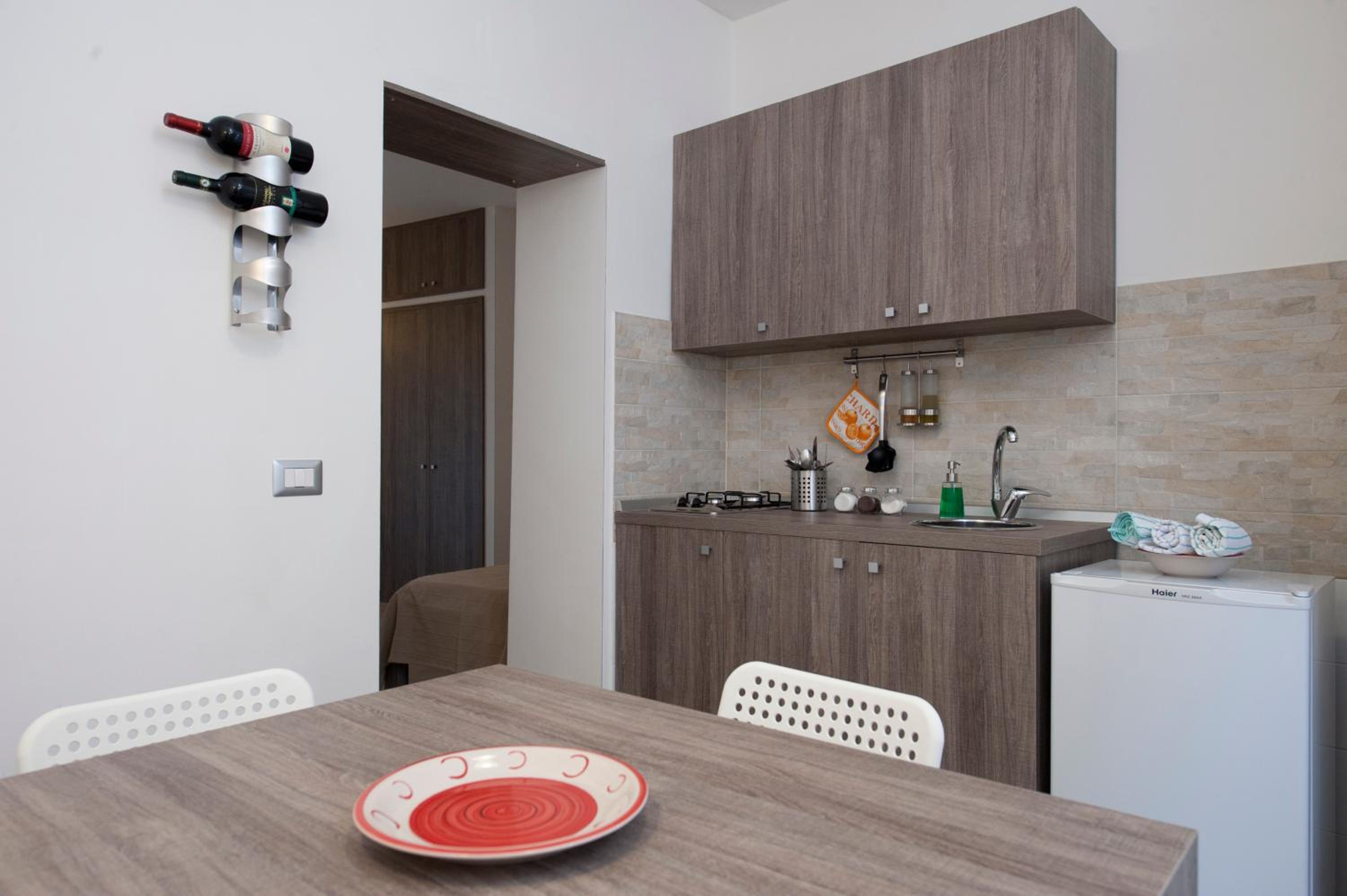 One-Bedroom Apartment - Photo 3