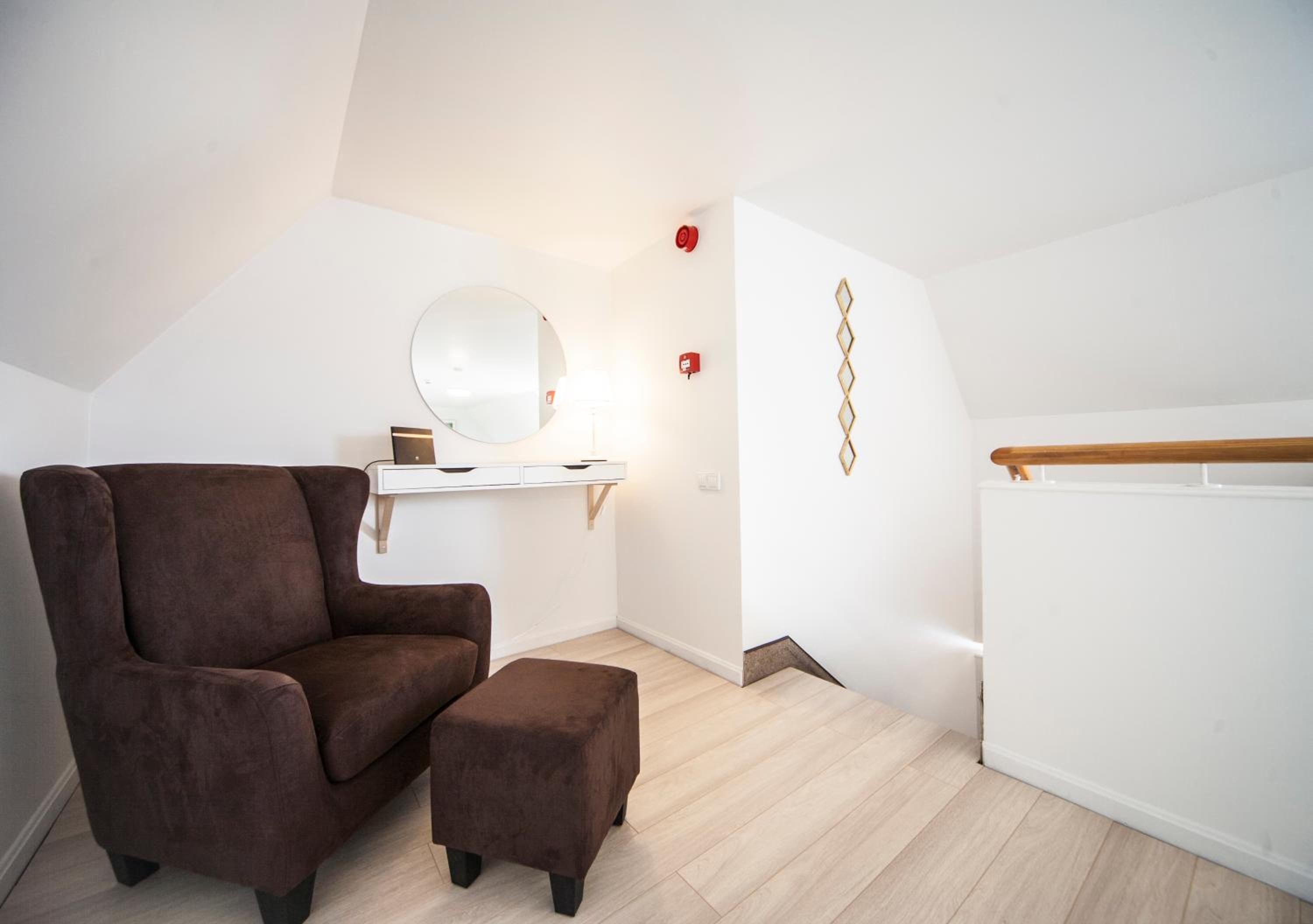 Apartment - Split Level - Photo 4