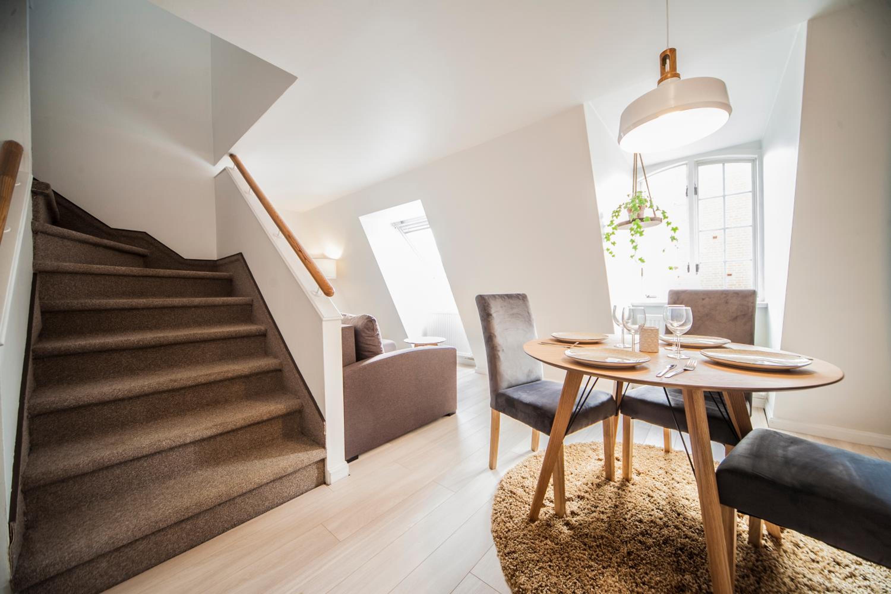 Apartment - Split Level - Photo 8