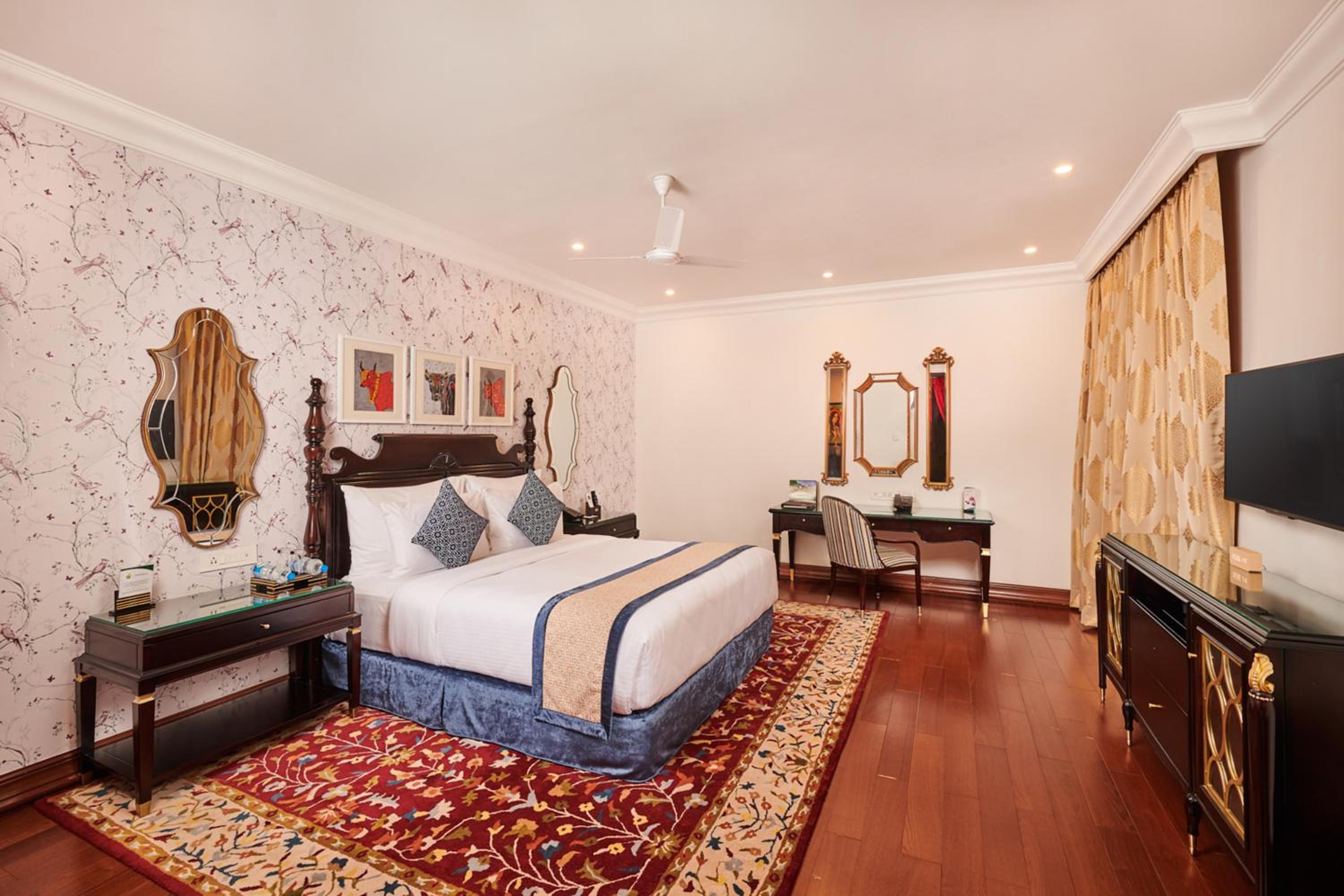 Club Room - 10% Discount on Foods & Soft Beverages* | 15% Discounts on Laundry Services* | INR 500 spa credit during your stay on selective Massage services. TnC Apply.* | Free Minibar - 2 cans of soft Beverages (Once on Arrival) - Photo 4