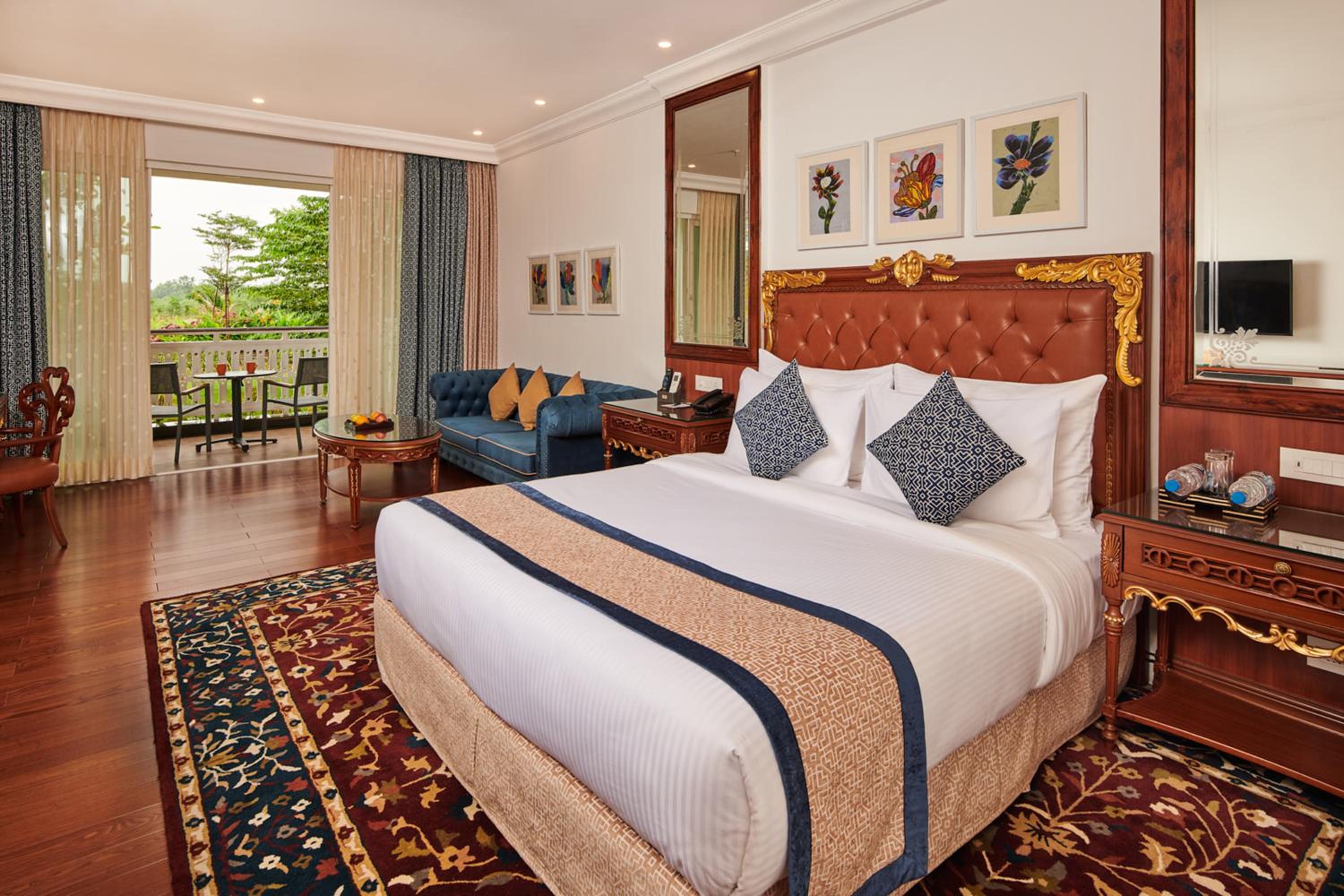 Executive Room - 10% Discount on Foods & Soft Beverages* | 15% Discounts on Laundry Services* | INR 500 spa credit during your stay on selective Massage services. TnC Apply.* | Free Minibar - 2 cans of soft Beverages (Once on Arrival) - Photo 1