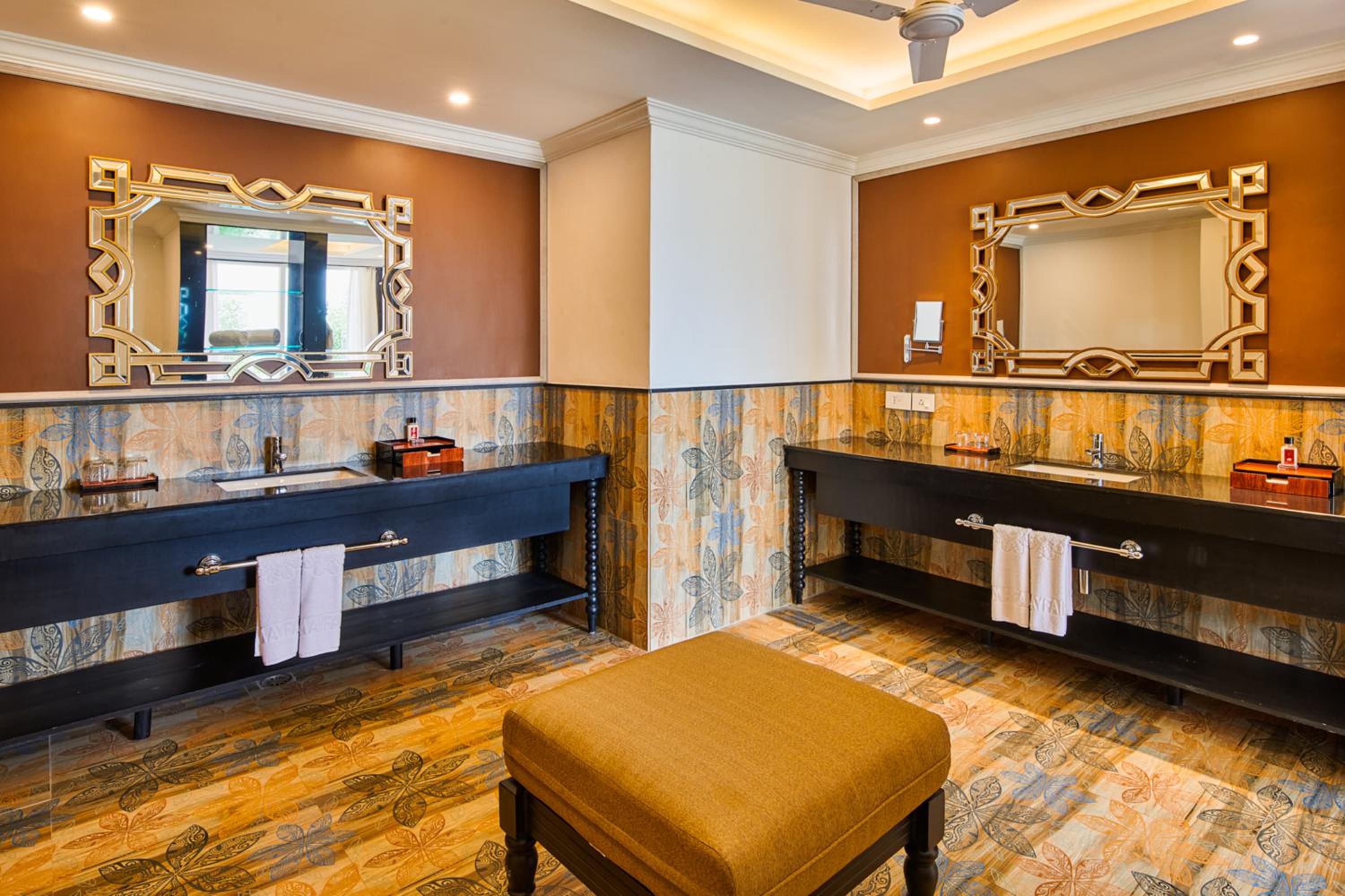 Deluxe Suite - 10% Discount on Foods & Soft Beverages* | 15% Discounts on Laundry Services* | INR 500 spa credit during your stay on selective Massage services. TnC Apply.* | Free Mini-bar - 2 cans of soft Beverages (Once on Arrival) - Photo 2