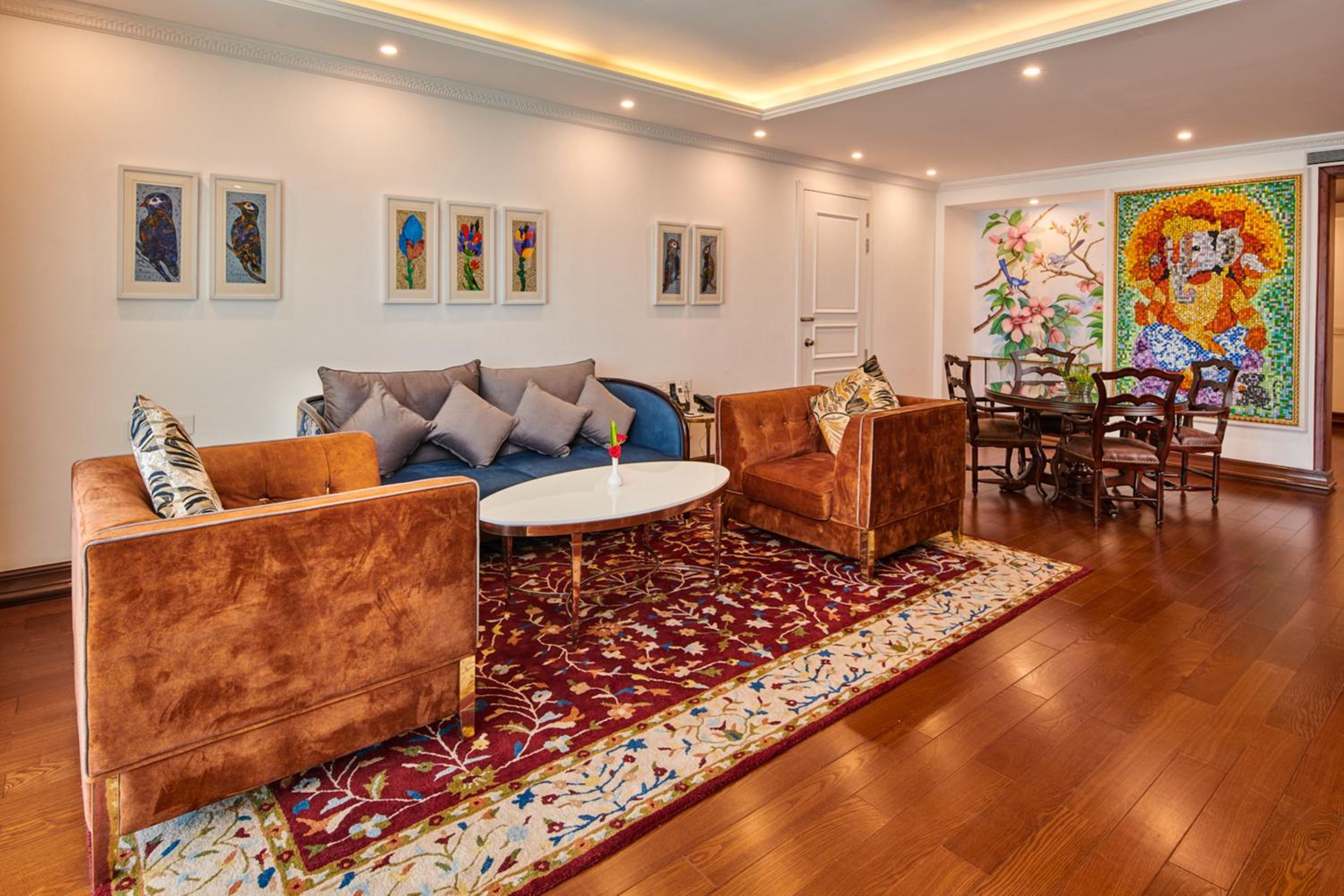 Deluxe Suite - 10% Discount on Foods & Soft Beverages* | 15% Discounts on Laundry Services* | INR 500 spa credit during your stay on selective Massage services. TnC Apply.* | Free Mini-bar - 2 cans of soft Beverages (Once on Arrival) - Photo 1
