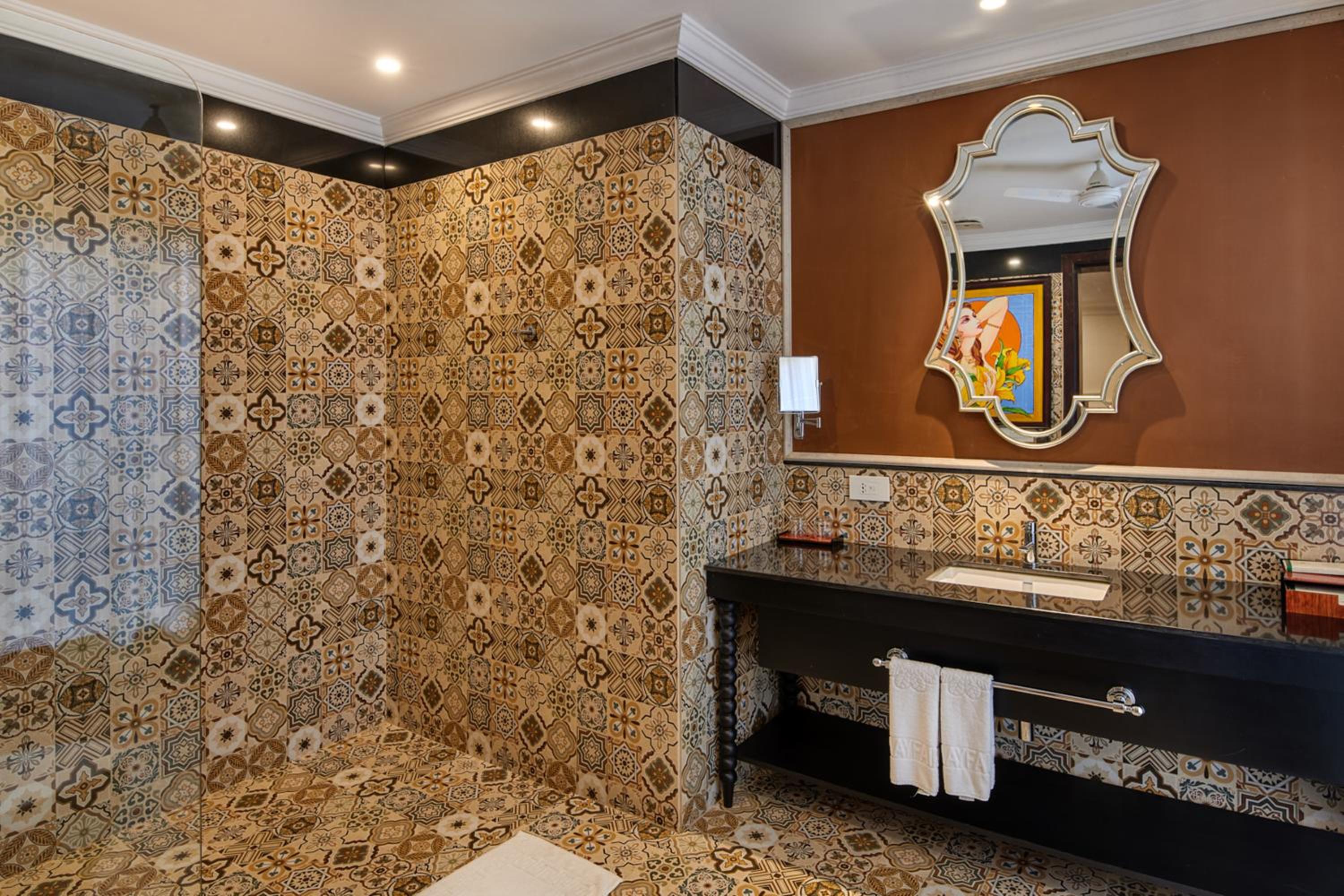 Club Room - 10% Discount on Foods & Soft Beverages* | 15% Discounts on Laundry Services* | INR 500 spa credit during your stay on selective Massage services. TnC Apply.* | Free Minibar - 2 cans of soft Beverages (Once on Arrival) - Photo 2