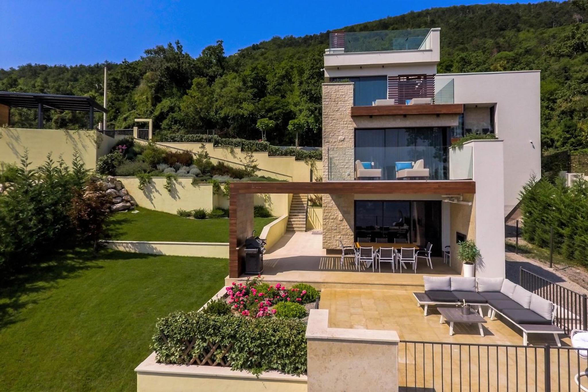 Villa photo 3