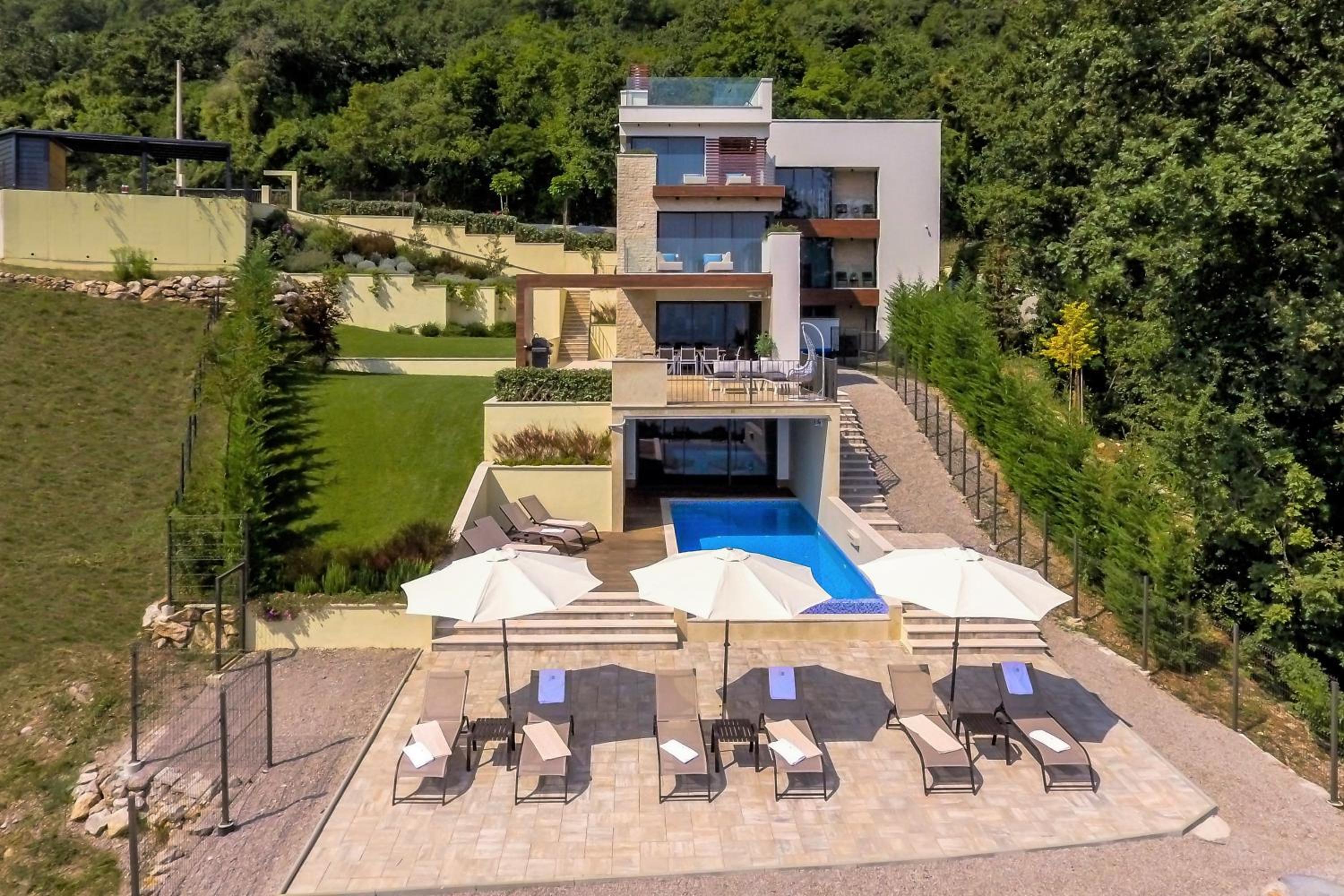 Villa photo 2