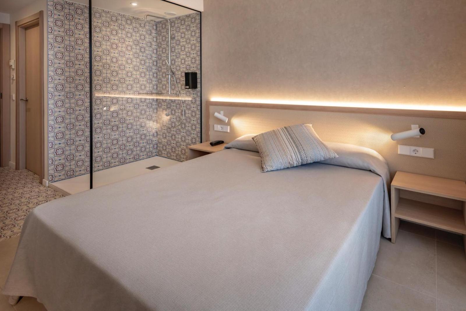 Double or Twin Room - Photo 4