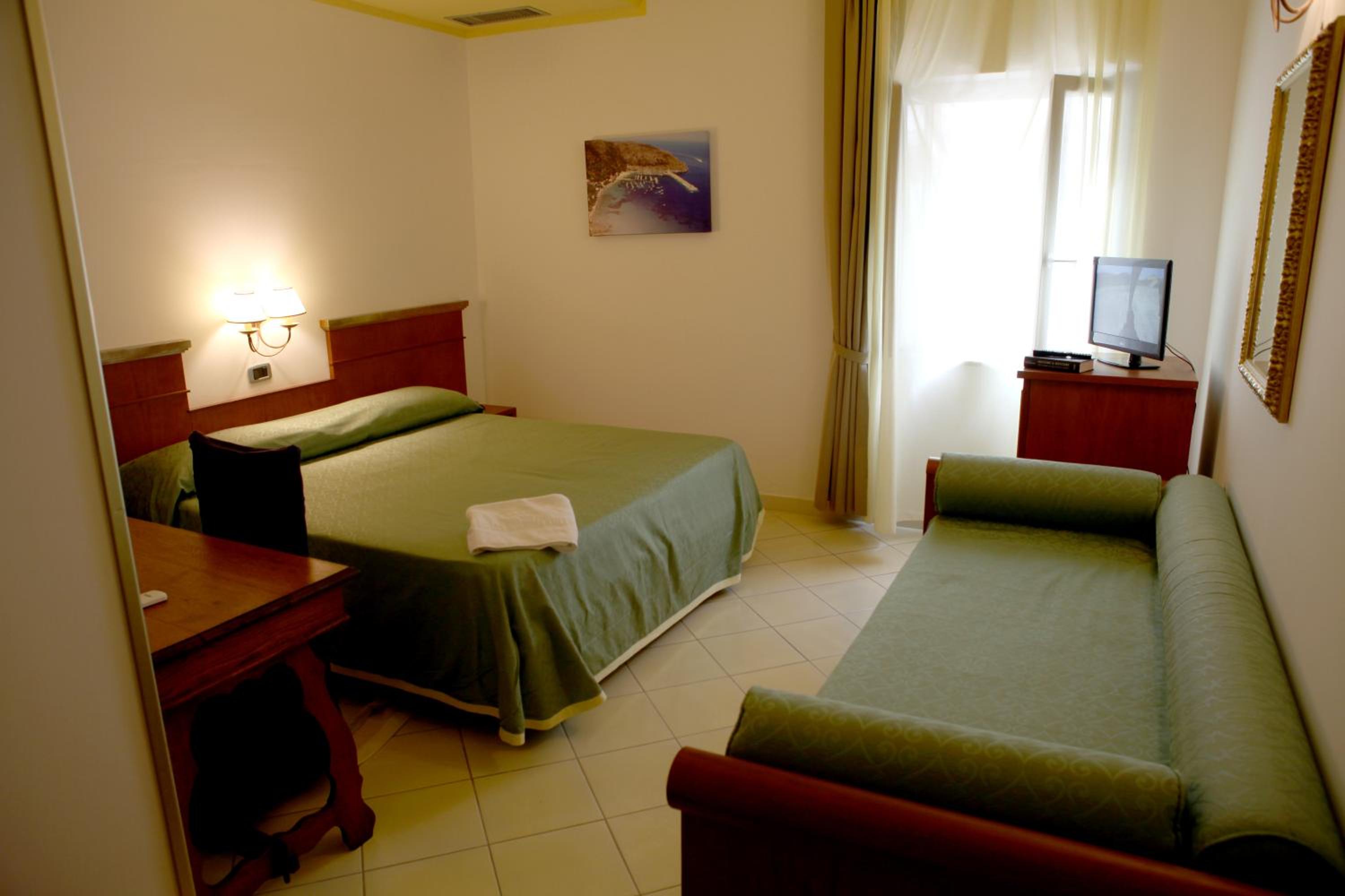 Triple Room - Photo 7