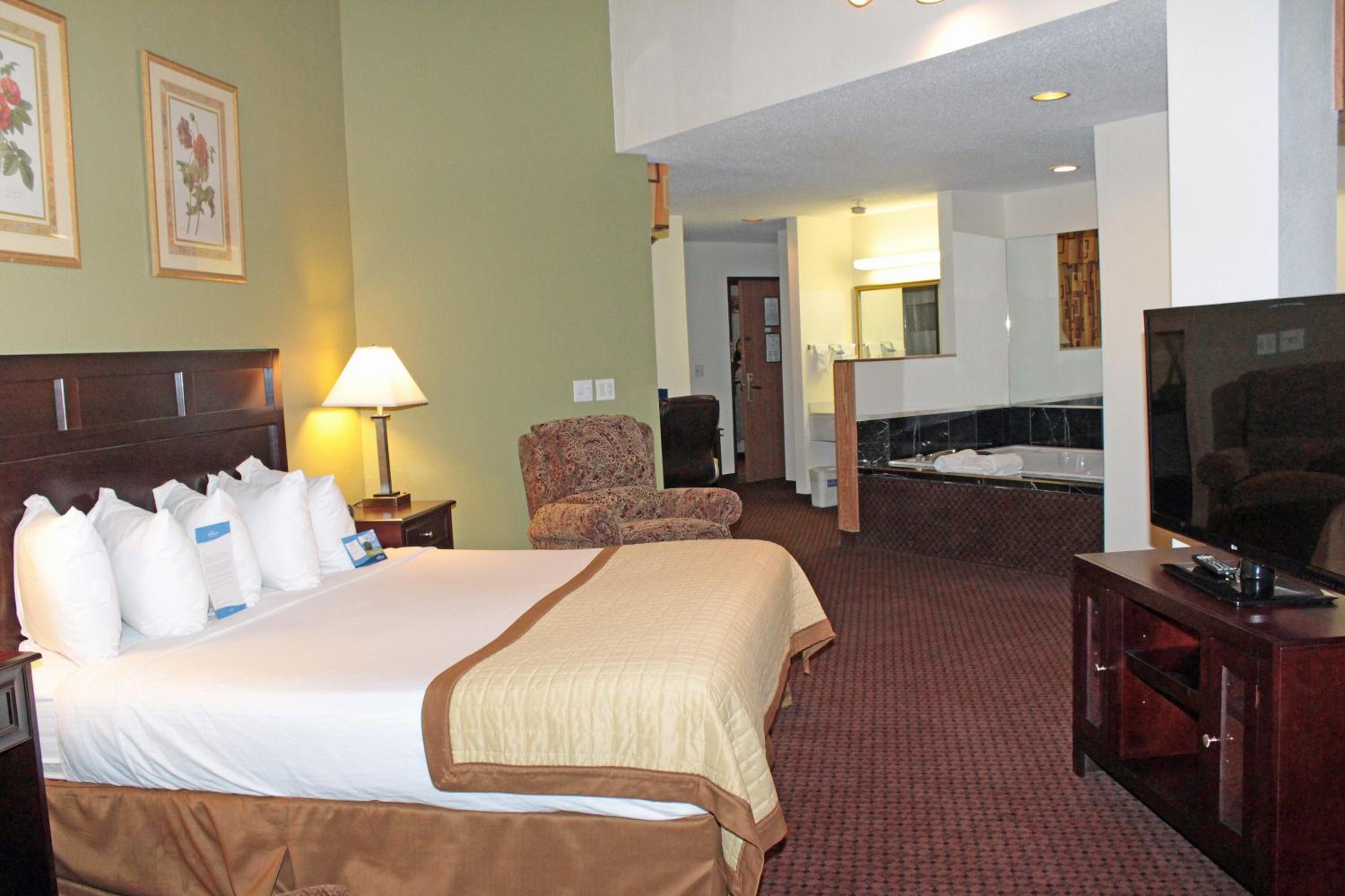 Executive King Suite - Non-Smoking - Photo 1