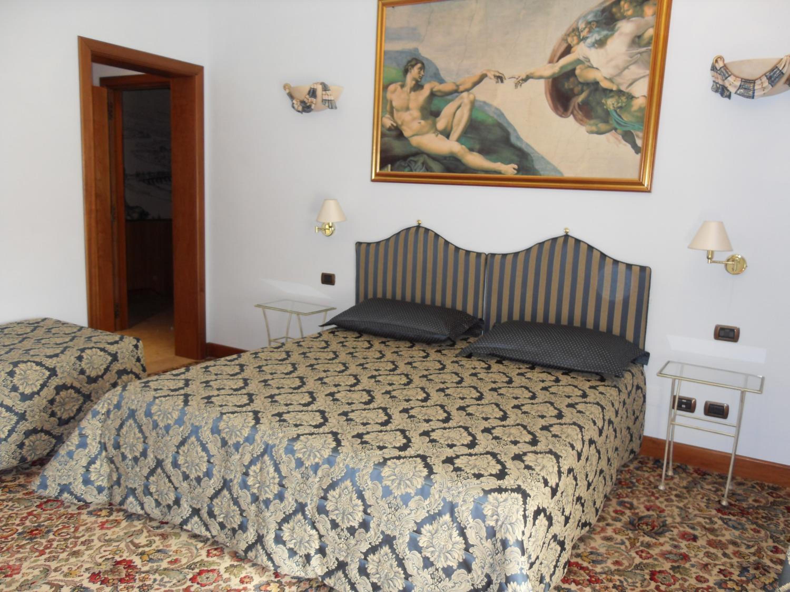 Double or Twin Room with View photo 3