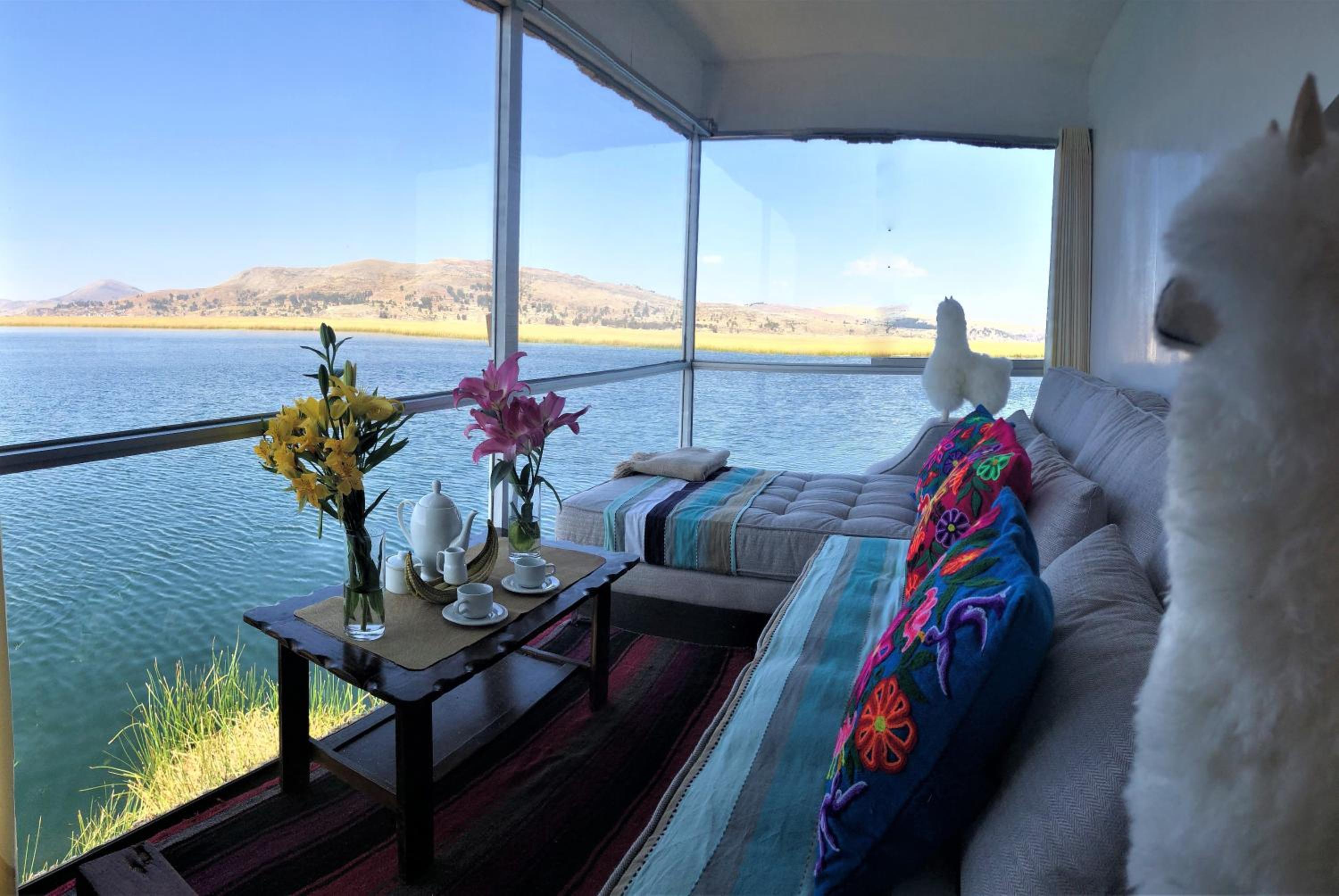 Family Room with Lake View photo 3