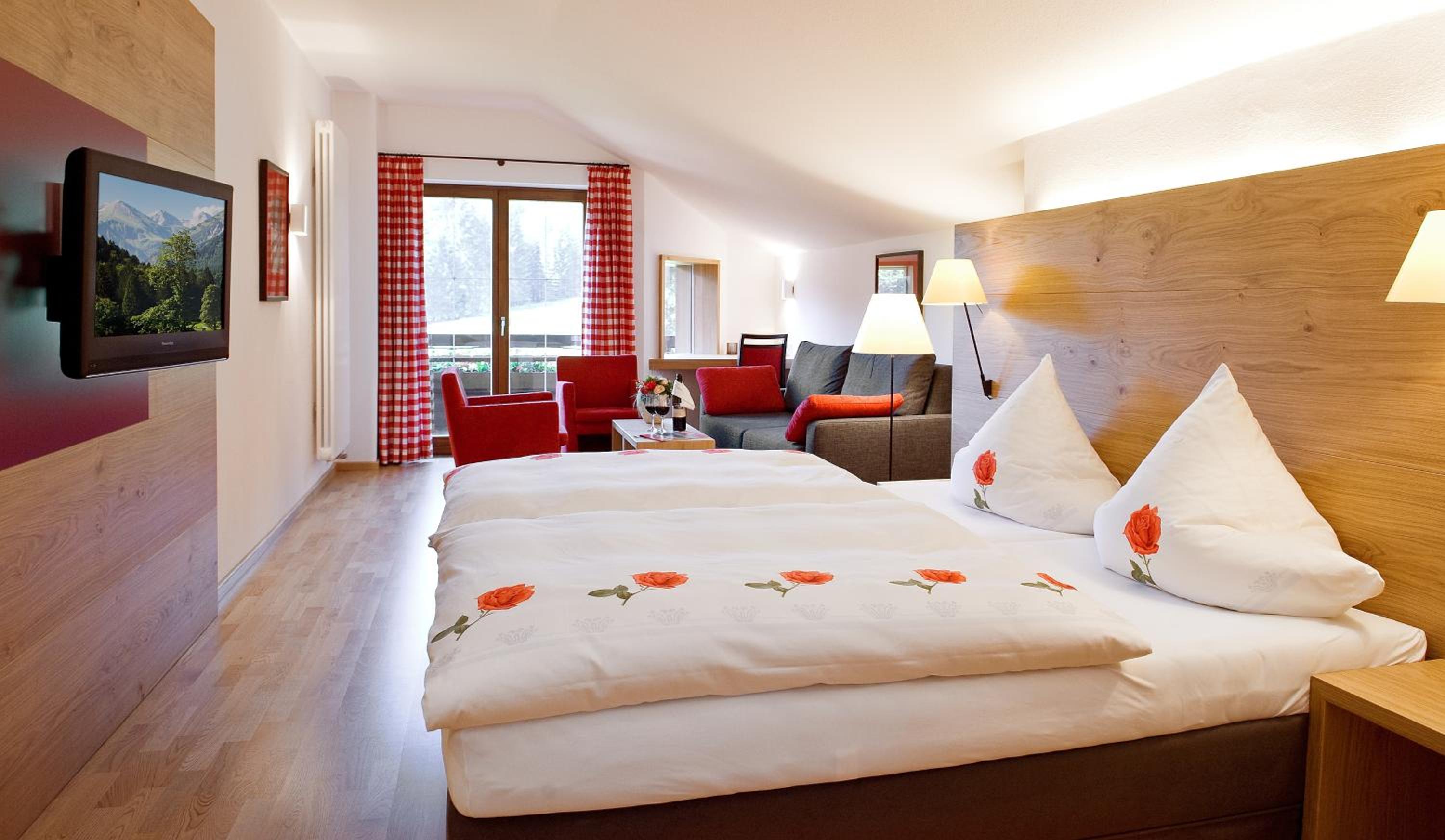 Deluxe Double Room with Balcony photo 2