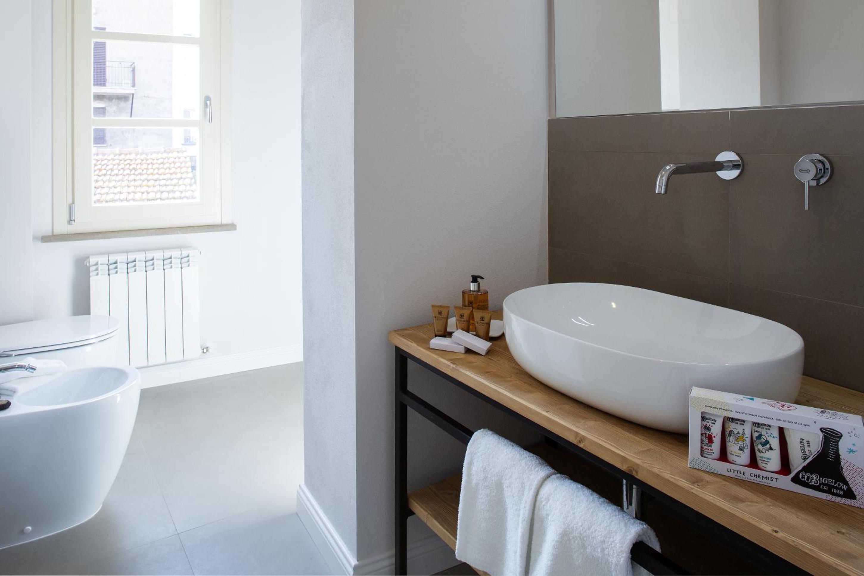 Double Room with Balcony - Photo 5