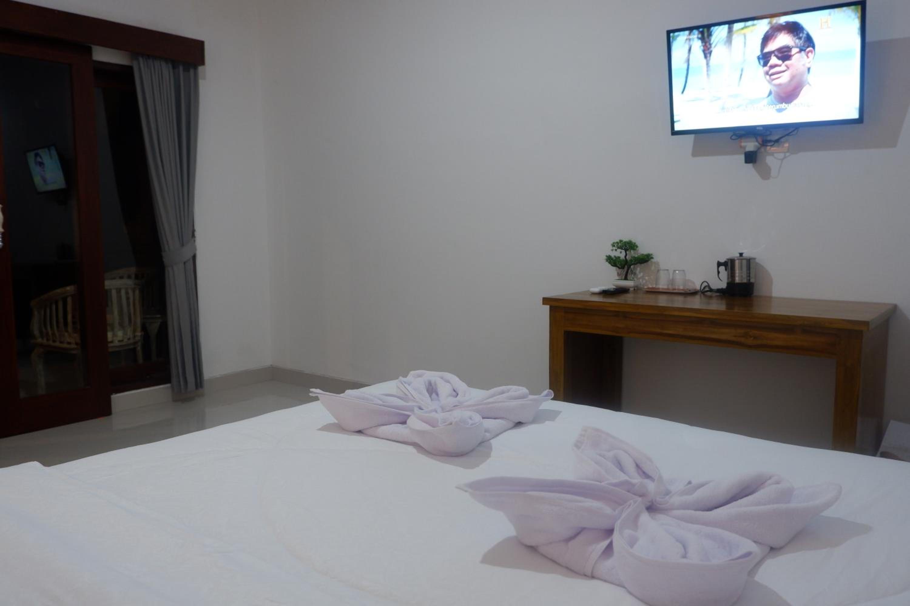 Deluxe Room - Photo 11