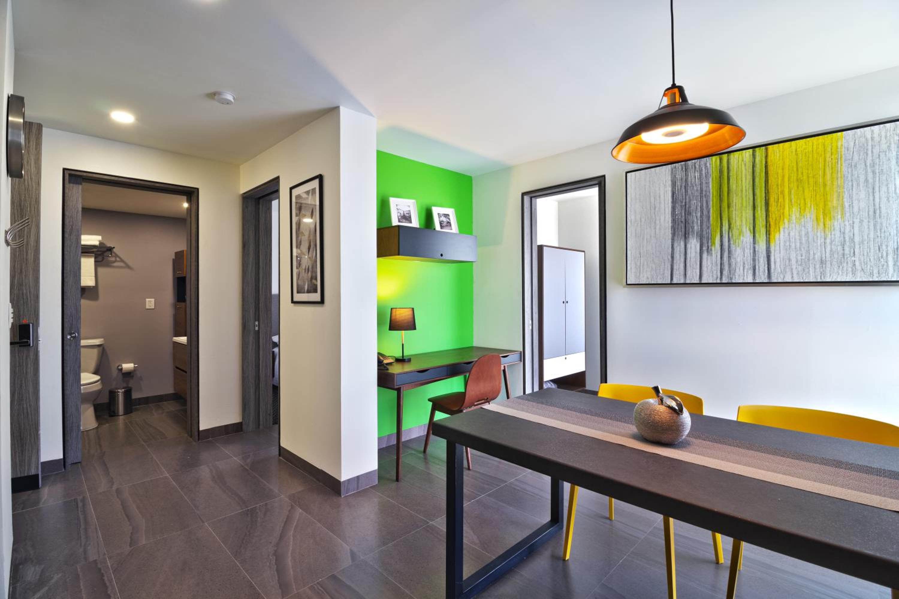 Two-Bedroom Deluxe Apartment photo 1