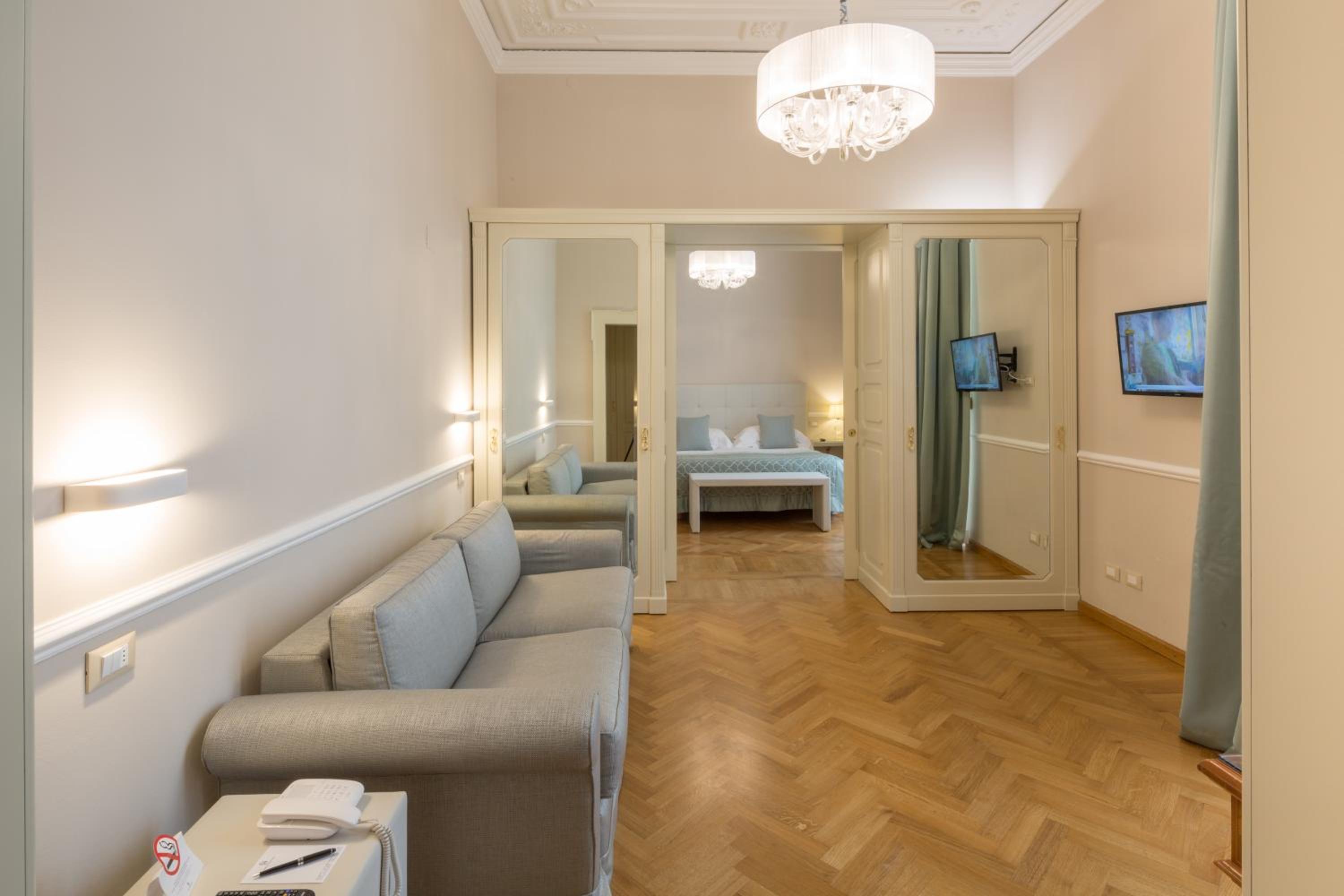 Executive Suite - Photo 1