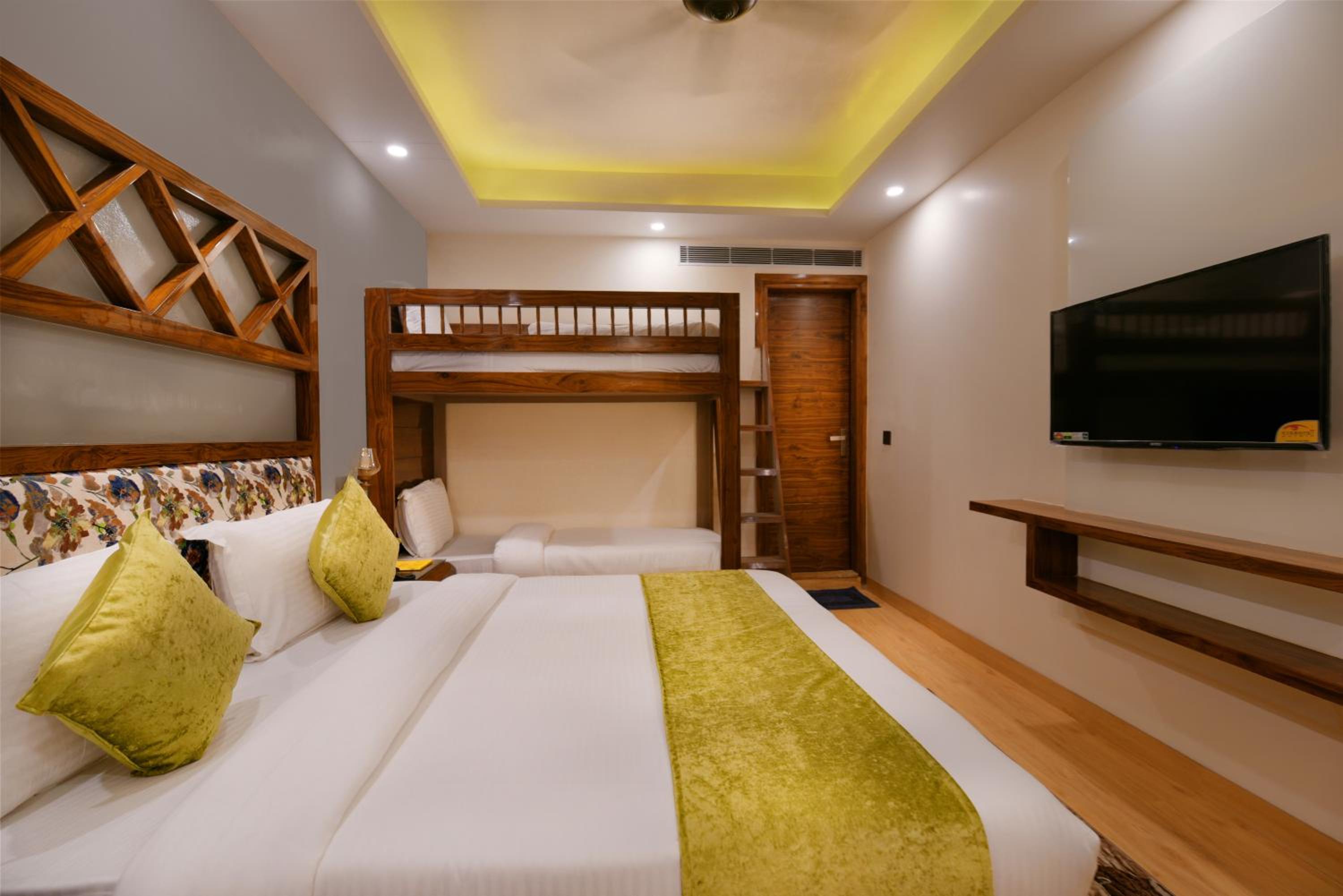 Family Suite with free Airport pickup photo 2
