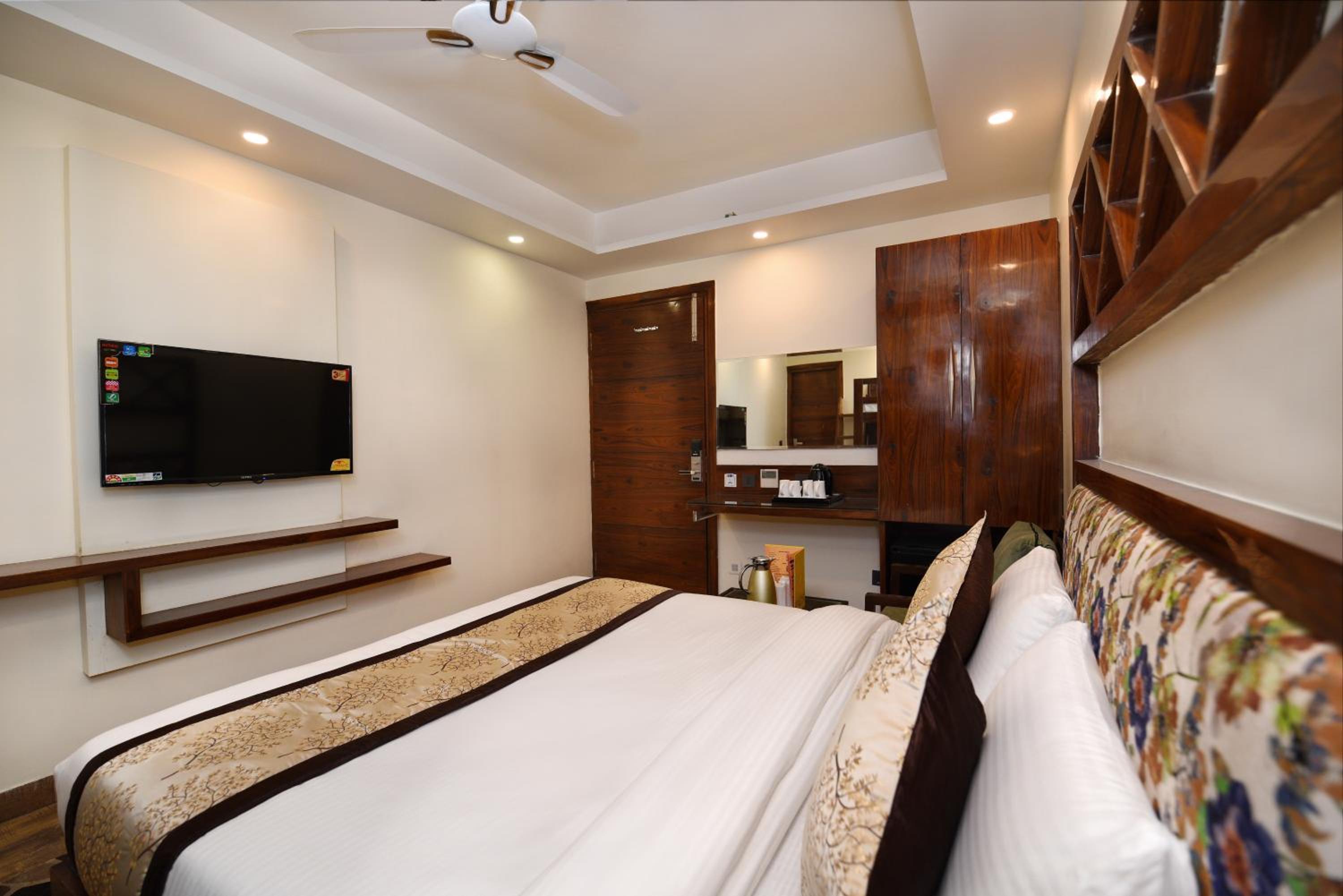Superior Room With Free Airport Pickup photo 2