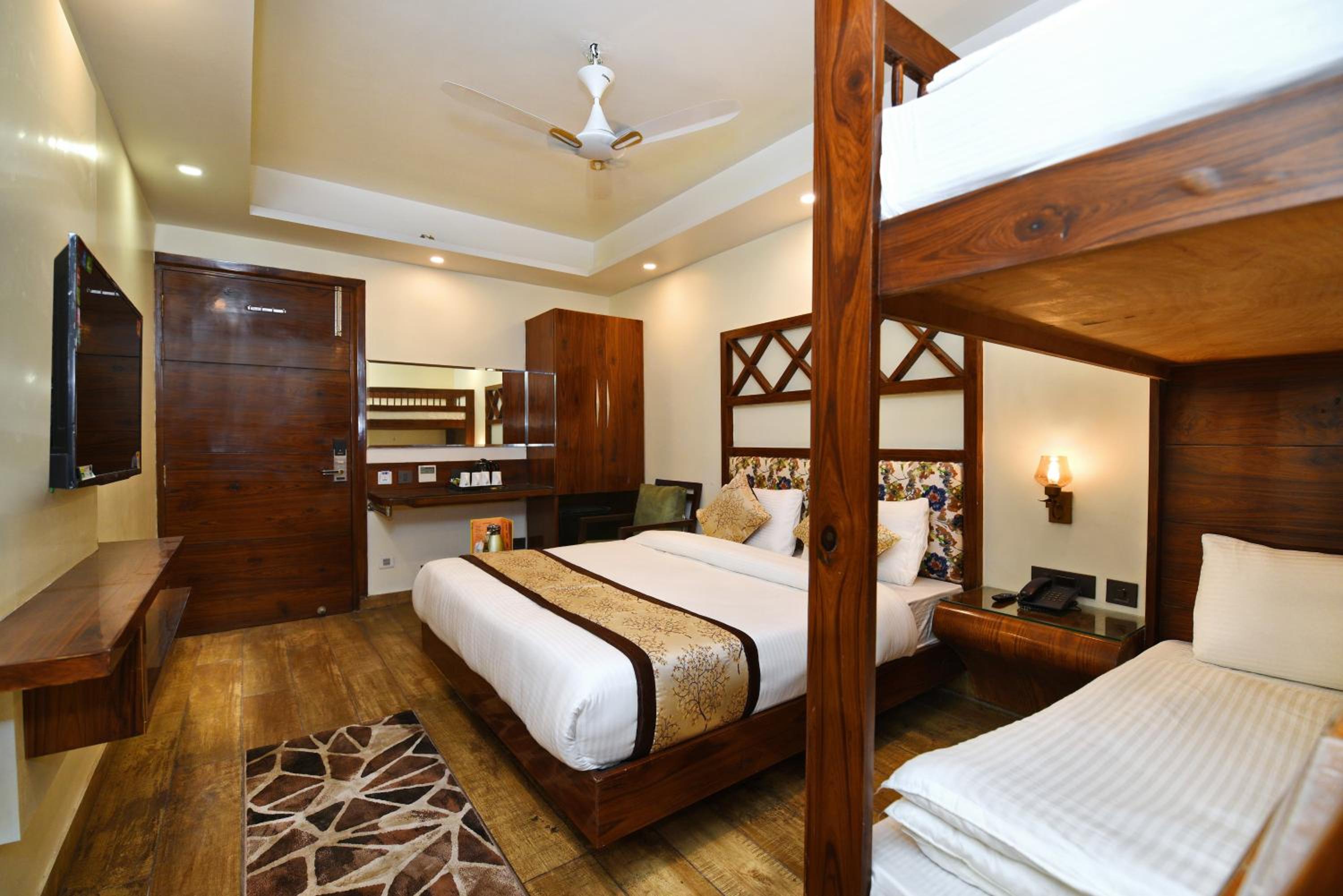 Family Suite with free Airport pickup photo 1