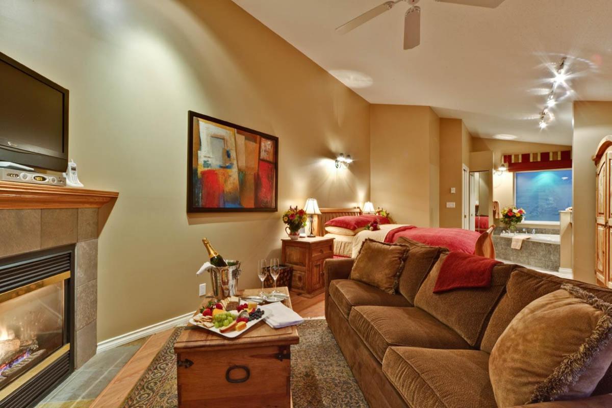 Queen Suite with Garden View photo 3