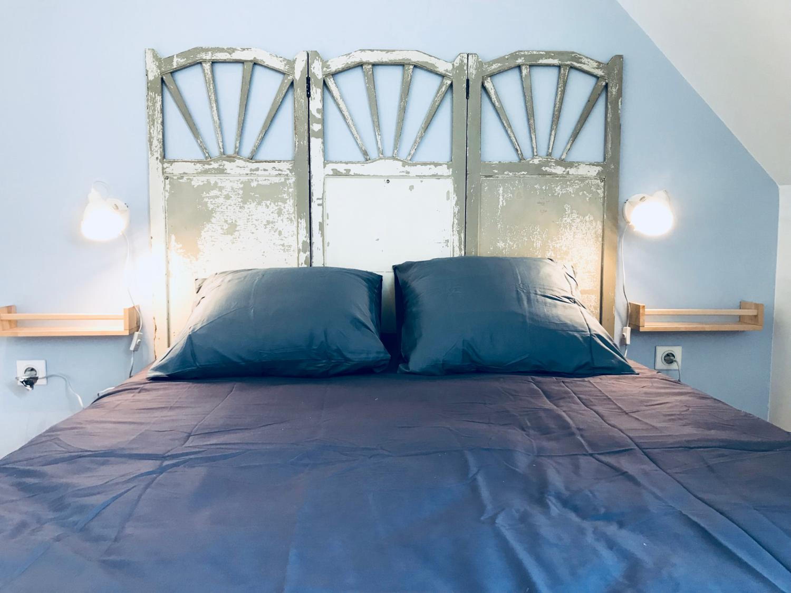 Three-Bedroom Cottage - Photo 2