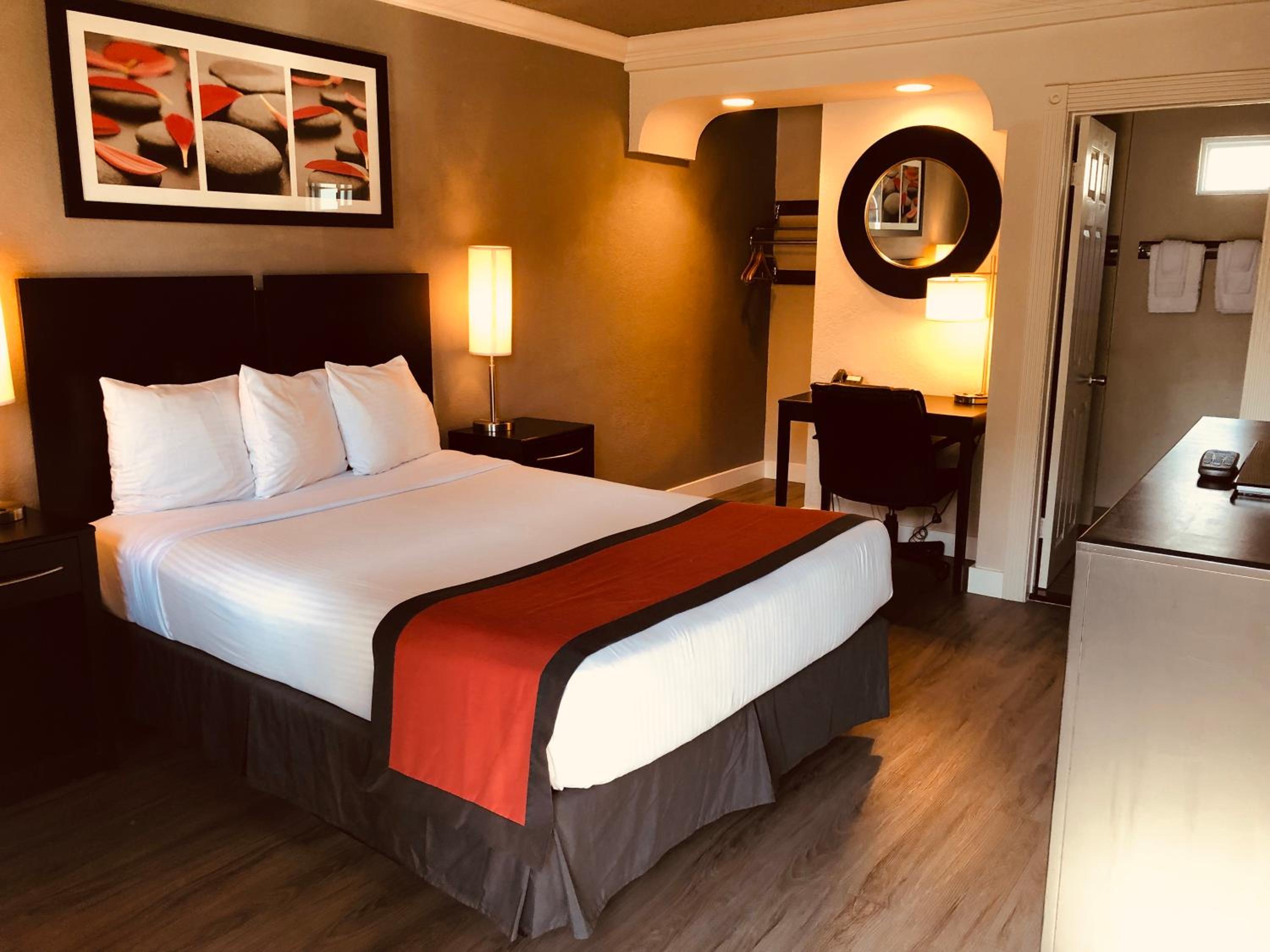 Queen Room photo 1