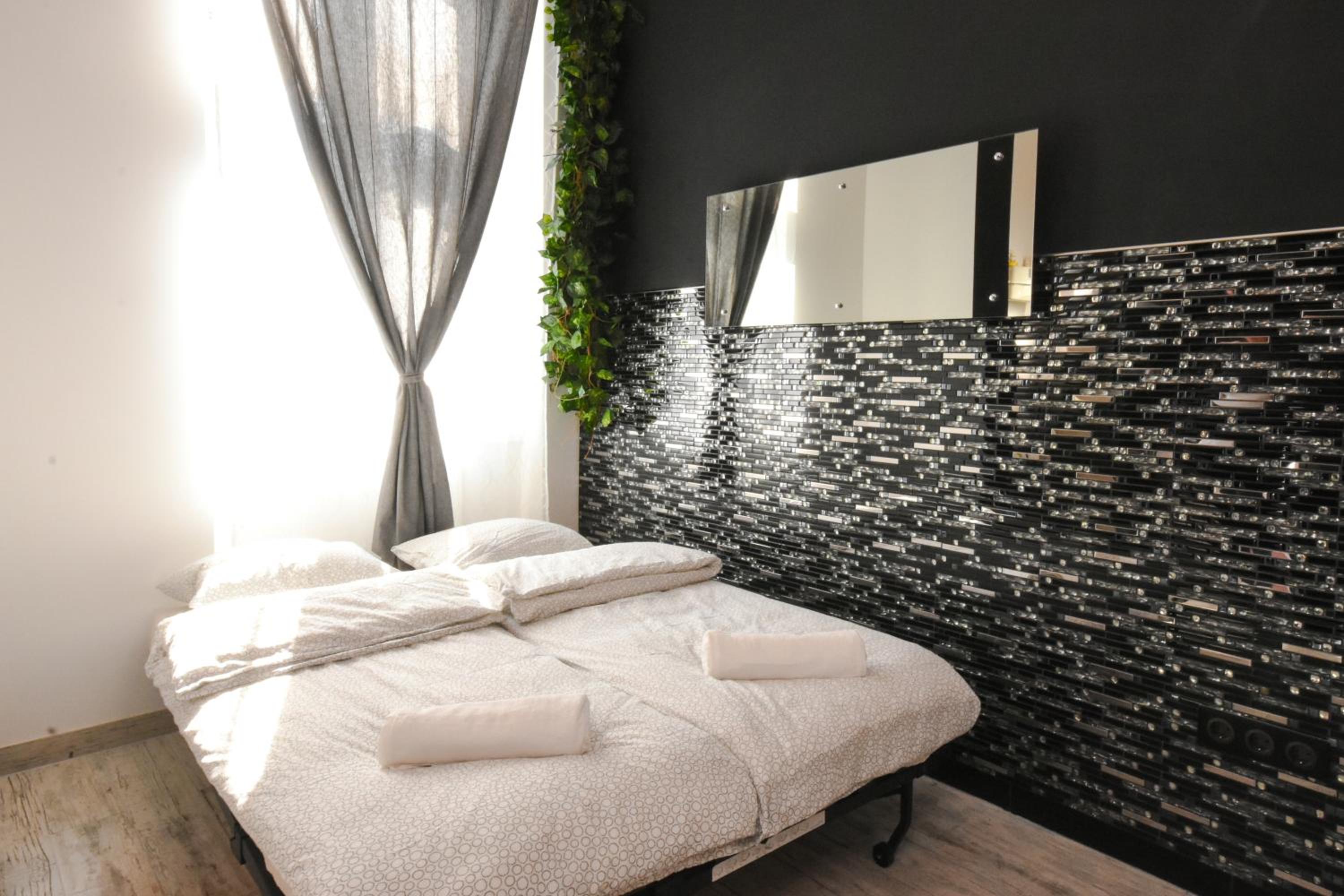Two-Bedroom Apartment - Photo 7