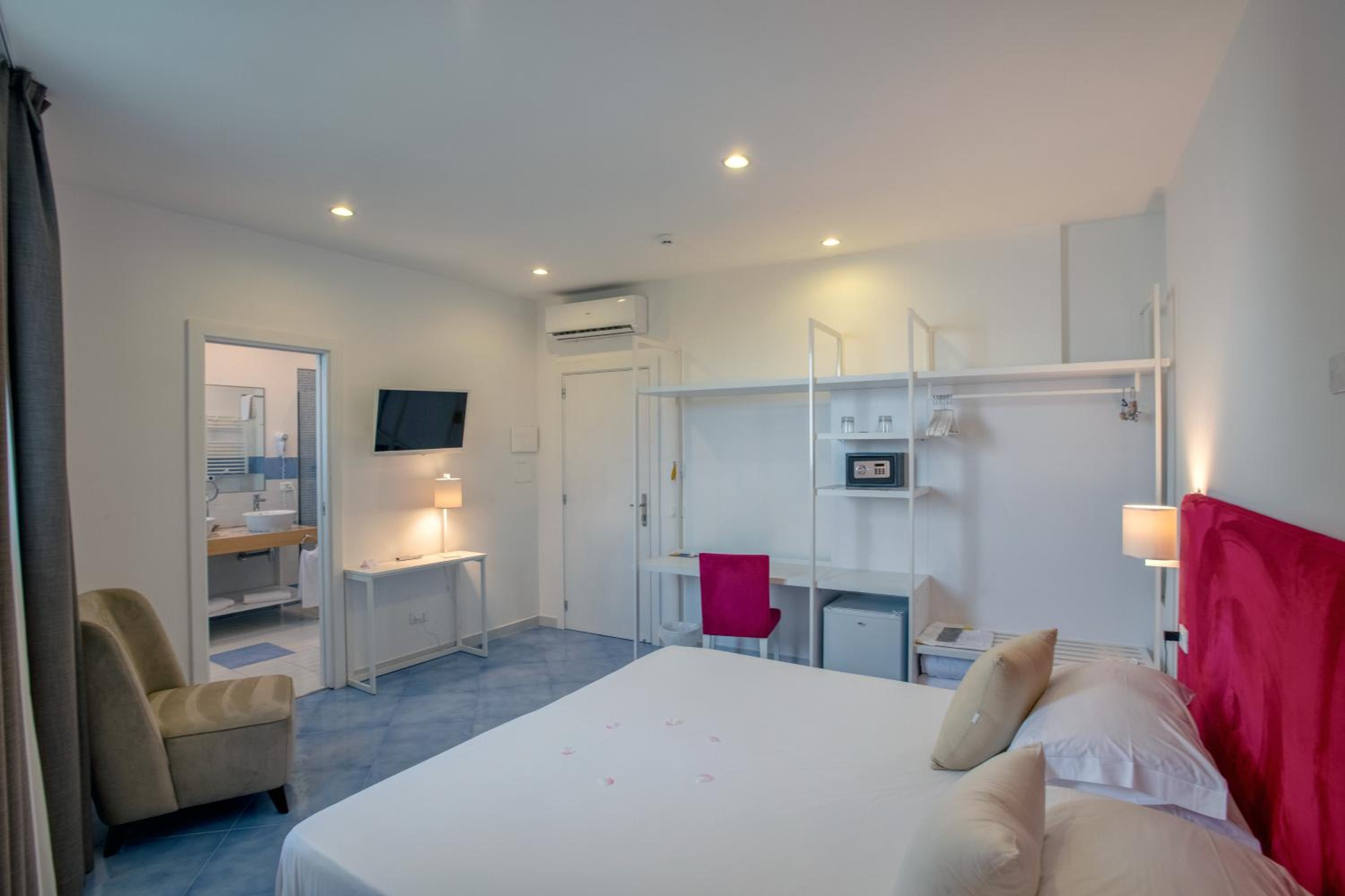 Sea view room with window - Accessible only by stairs