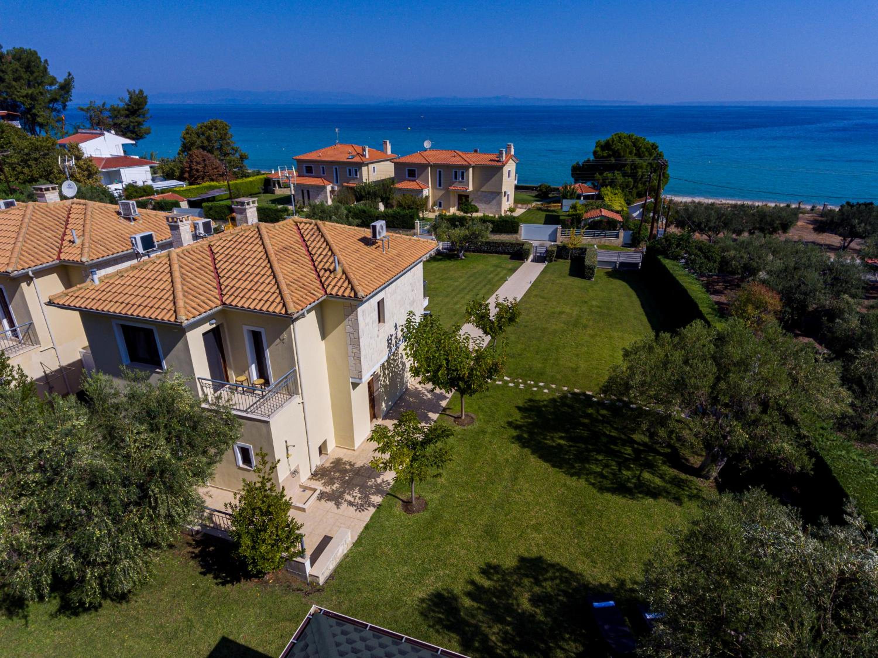 Three-Bedroom Villa photo 2