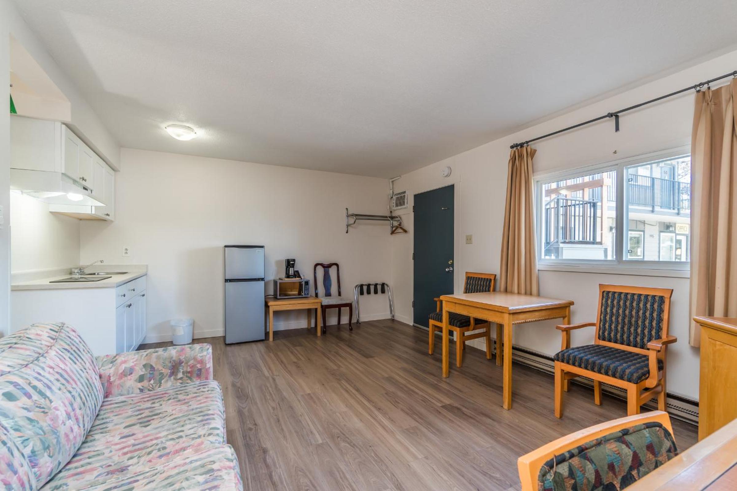 Deluxe Family Suite photo 2