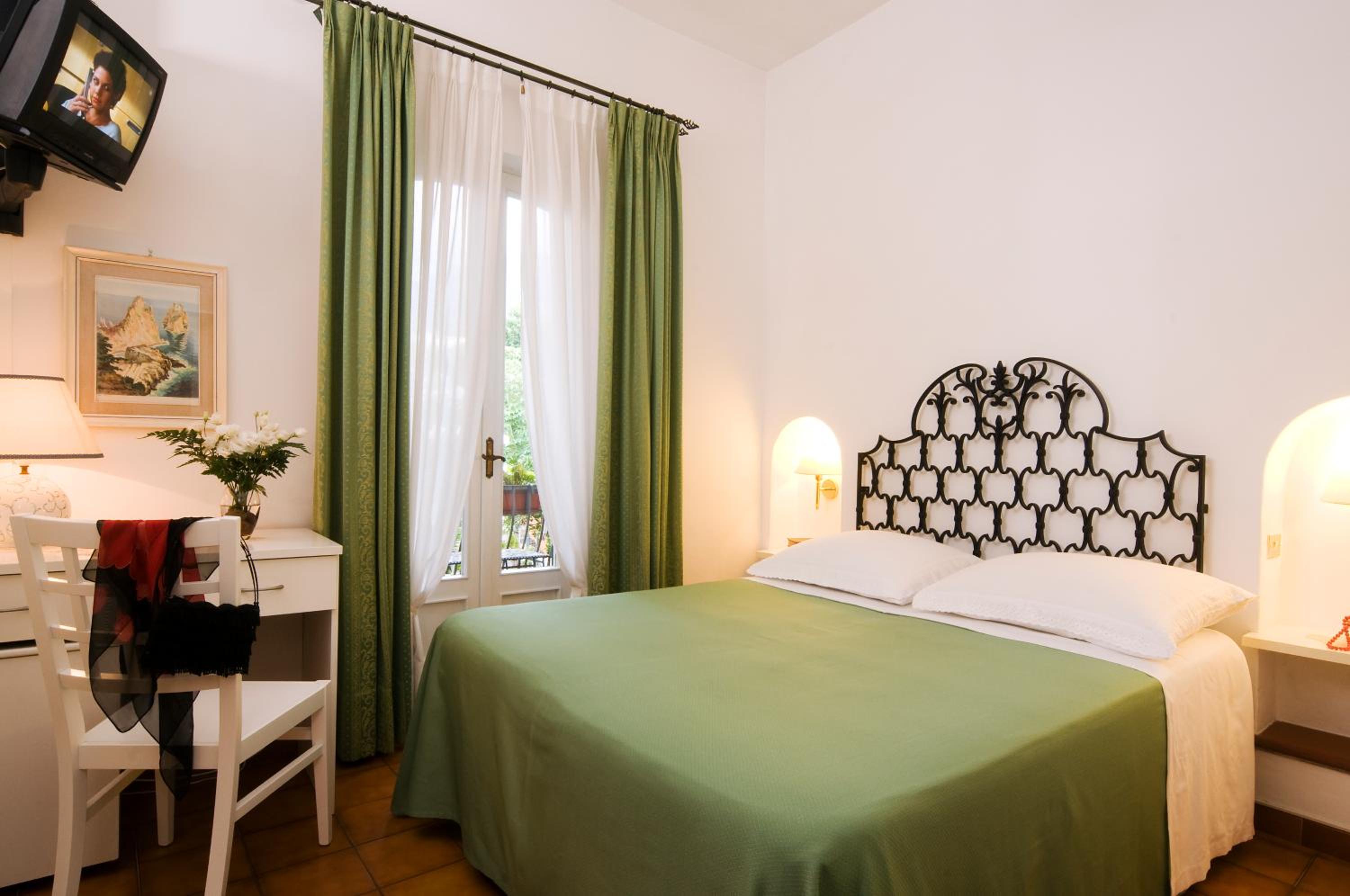Standard Double Room - Photo 4