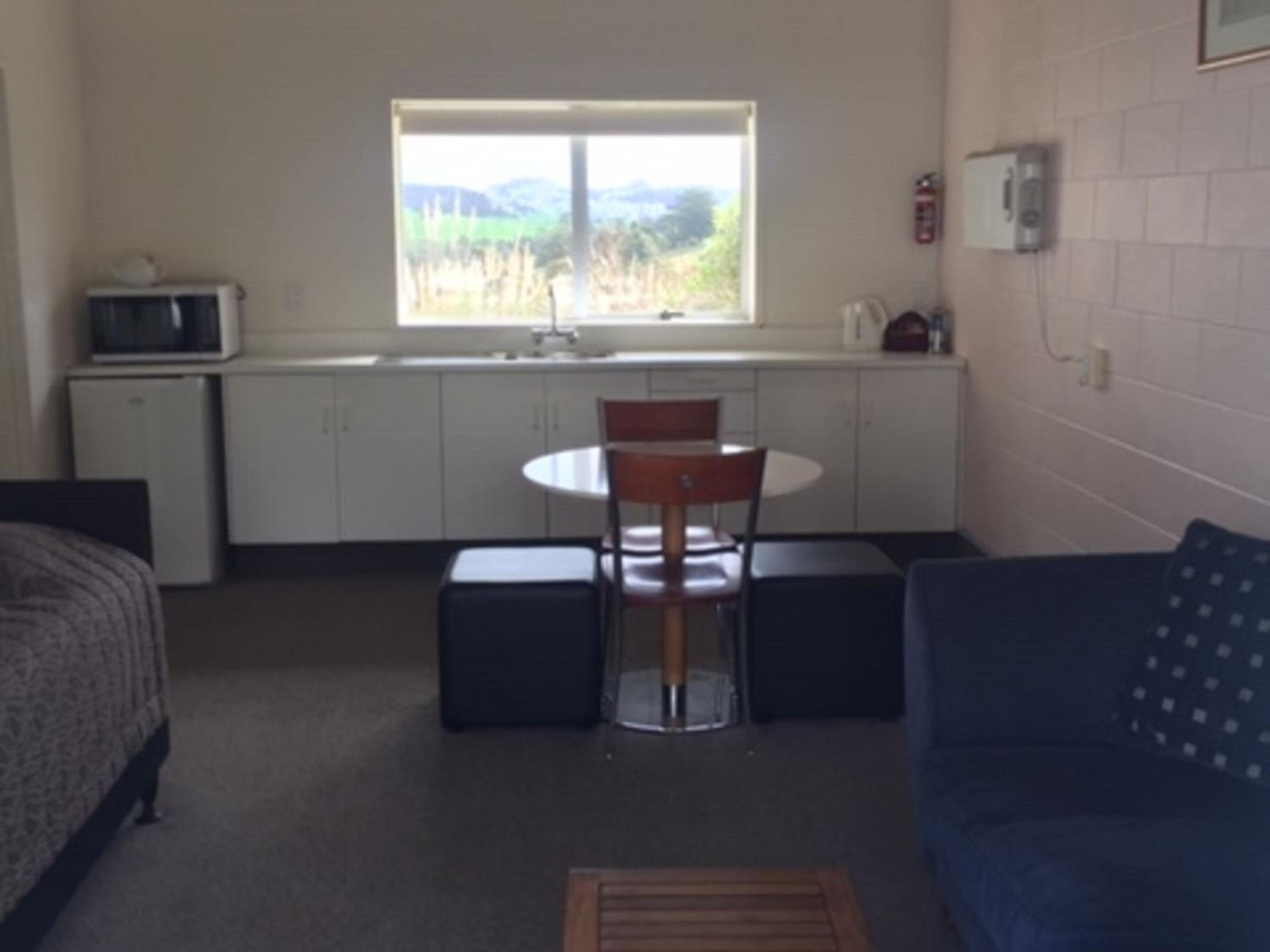 Queen Suite - Photo 8