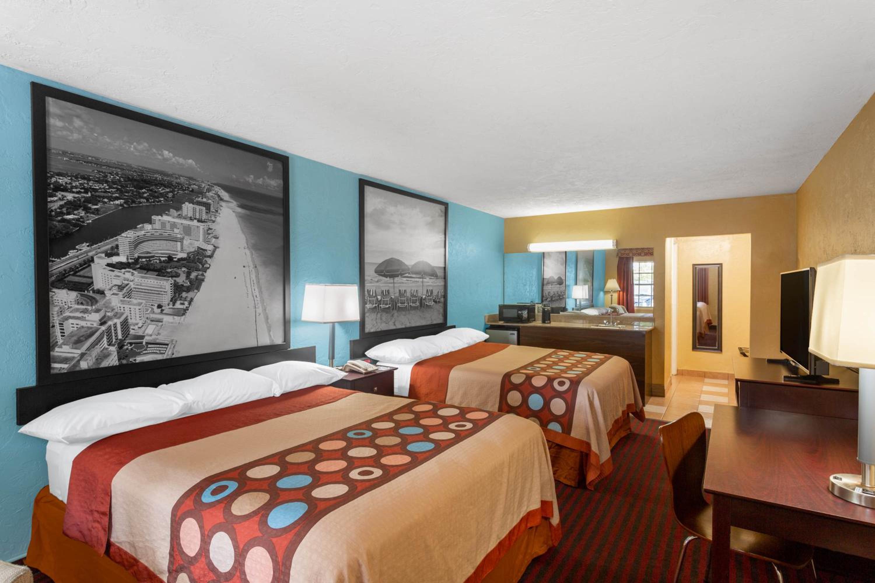 Double Room with Two Double Beds - Smoking - Photo 7