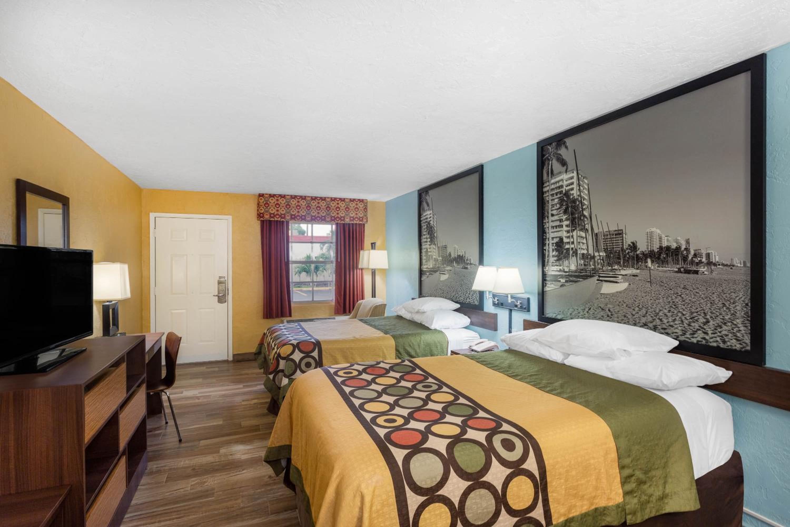 Double Room with Two Double Beds - Smoking - Photo 6