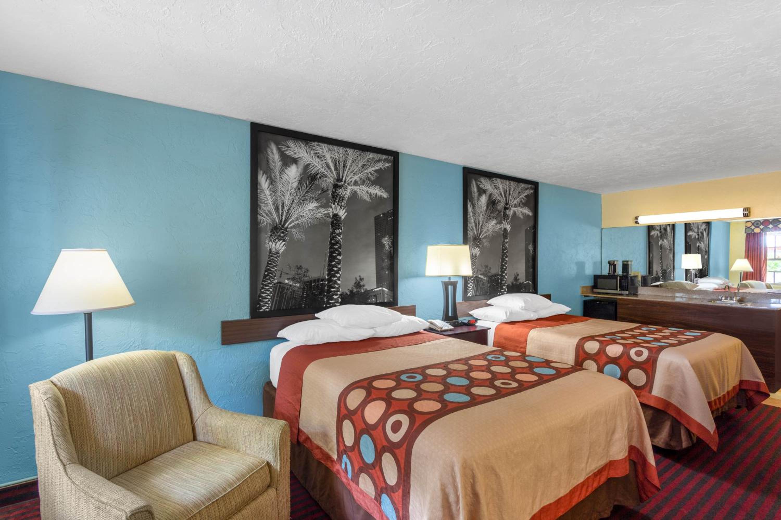 Double Room with Two Double Beds - Smoking - Photo 2