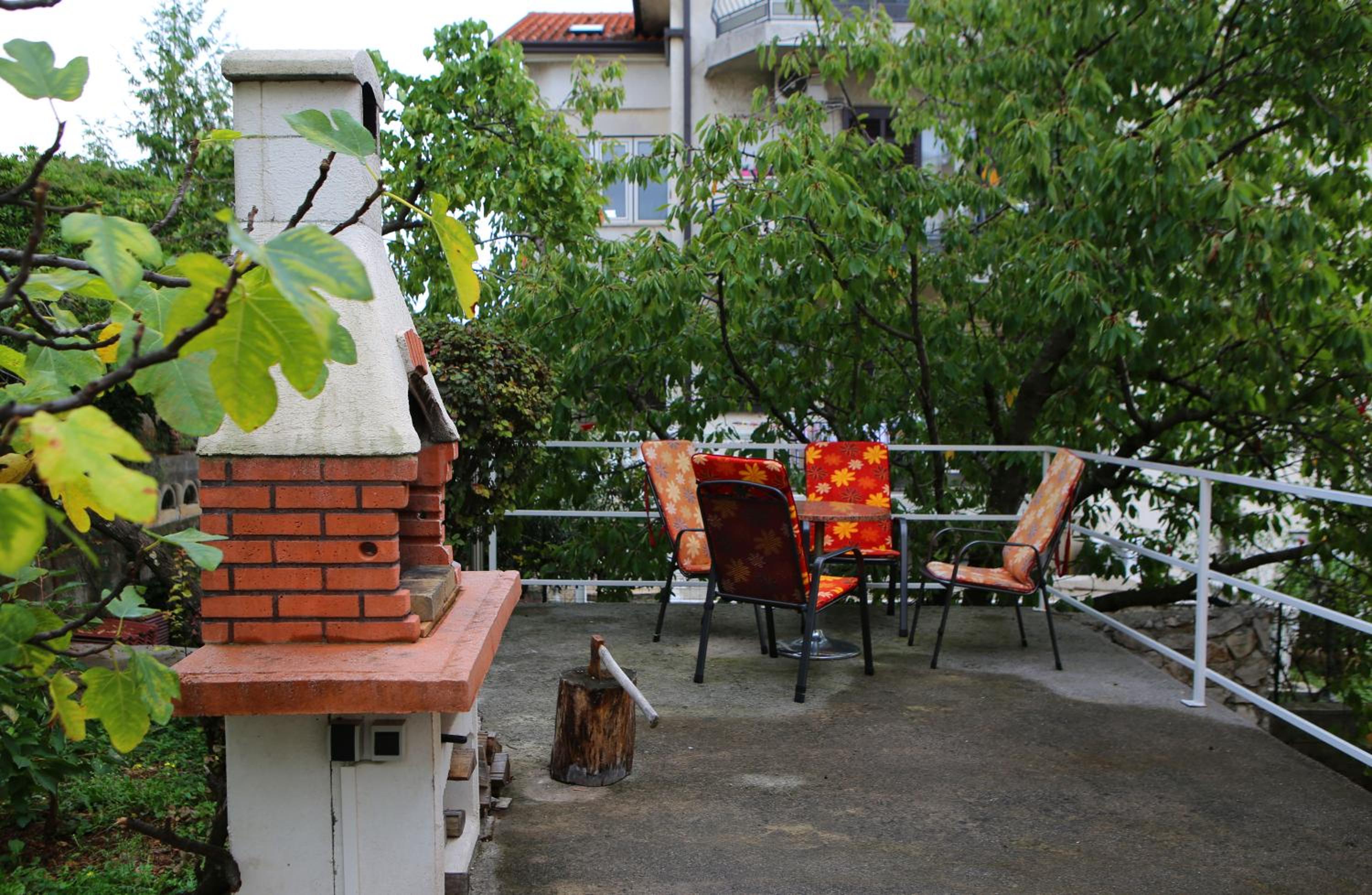 Apartment with Garden View - Photo 13