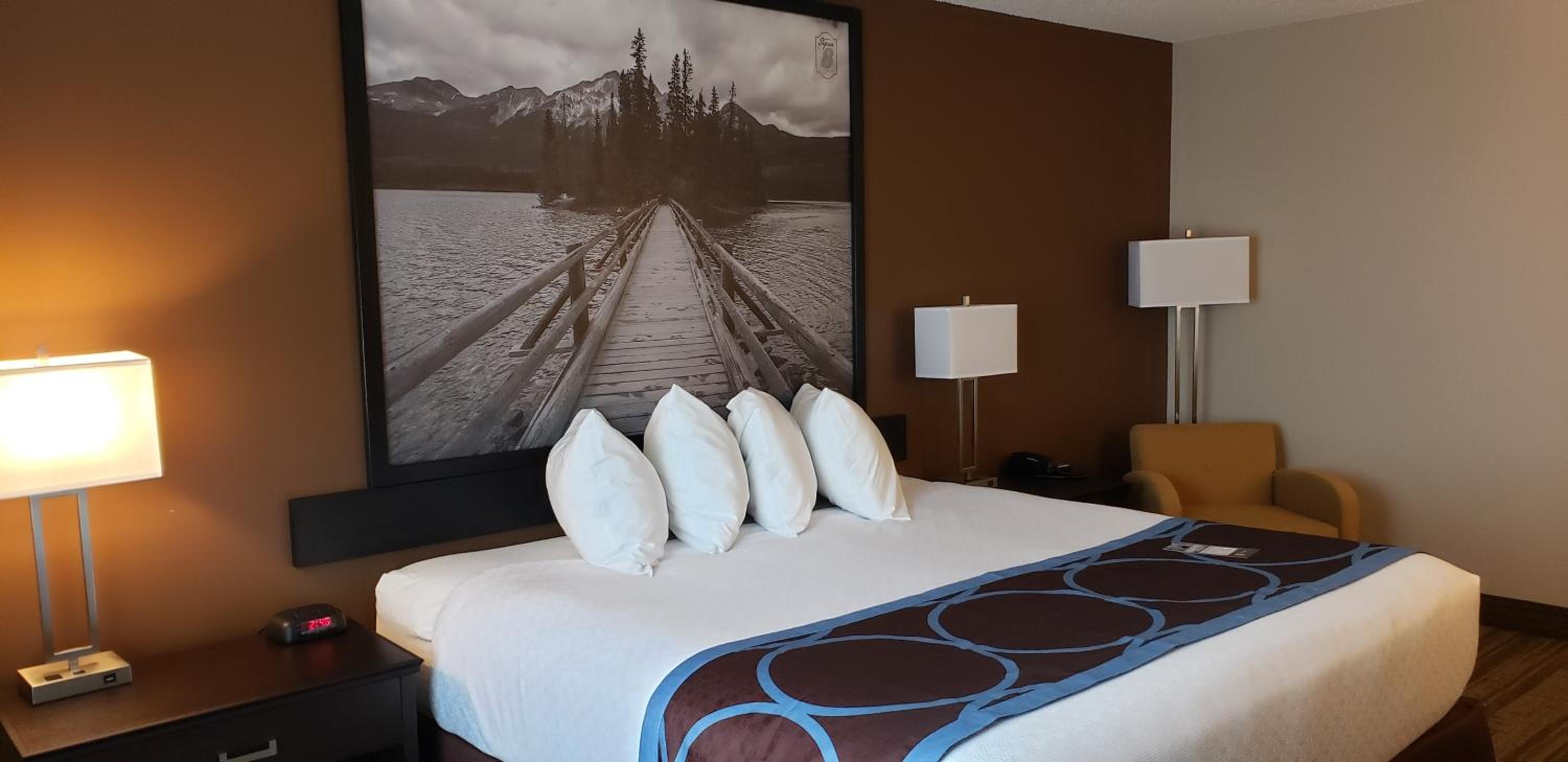 King Room - Non-Smoking - Photo 5