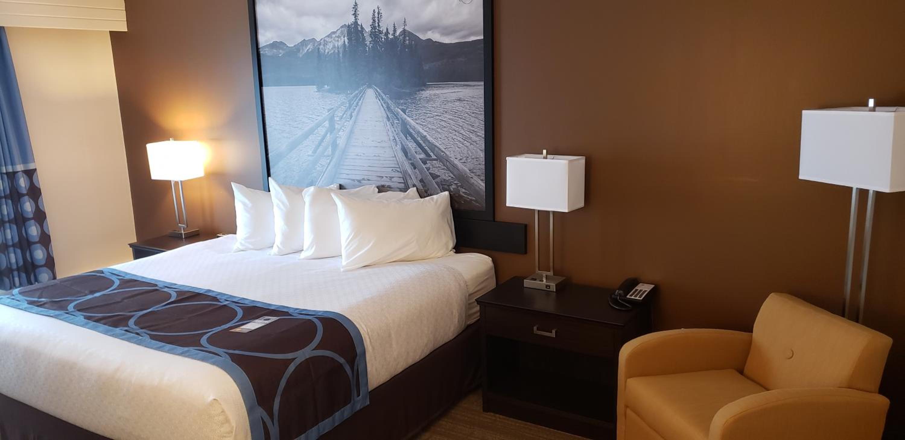 King Room - Non-Smoking - Photo 6