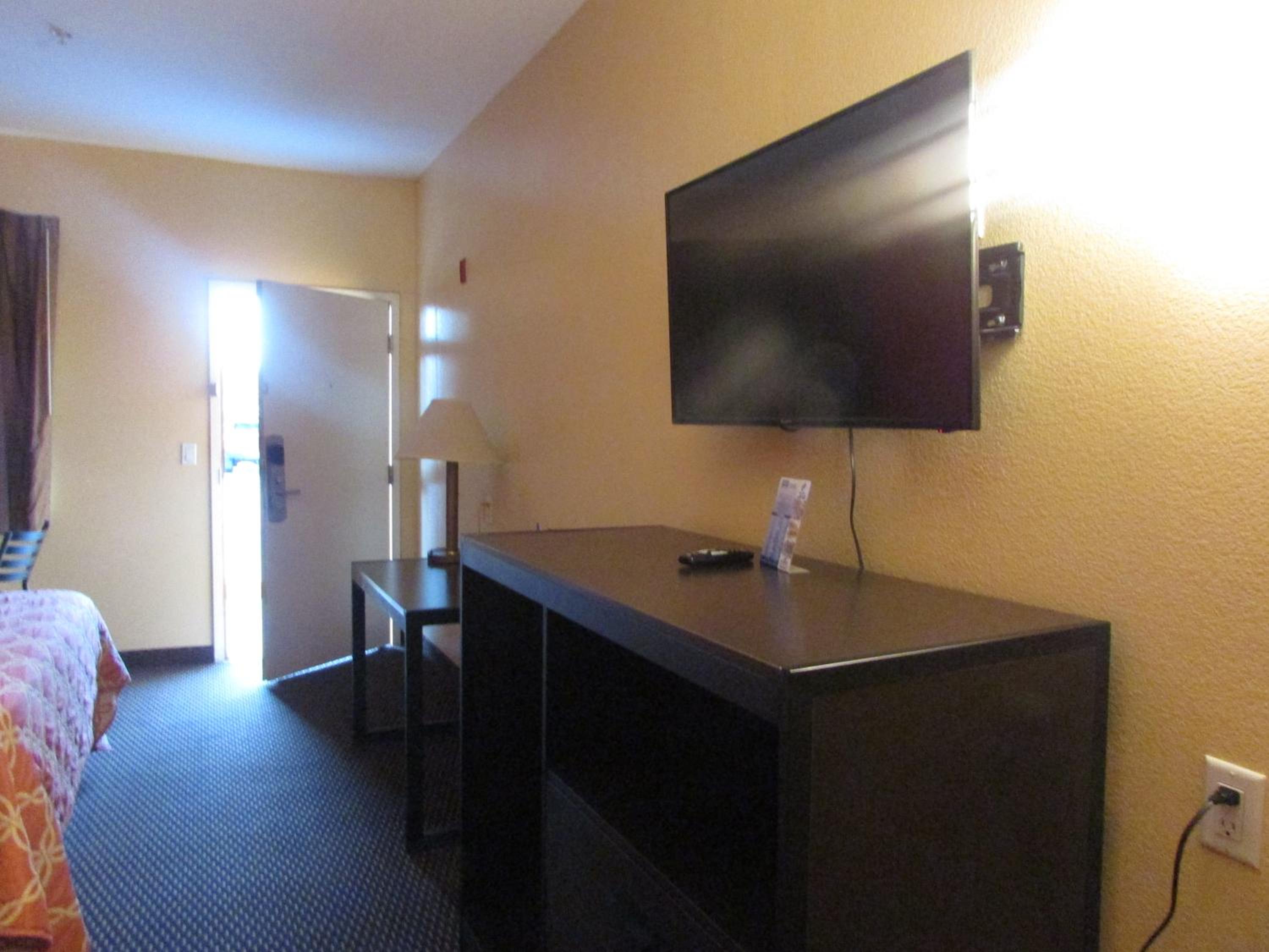 King Suite - Non-Smoking photo 2