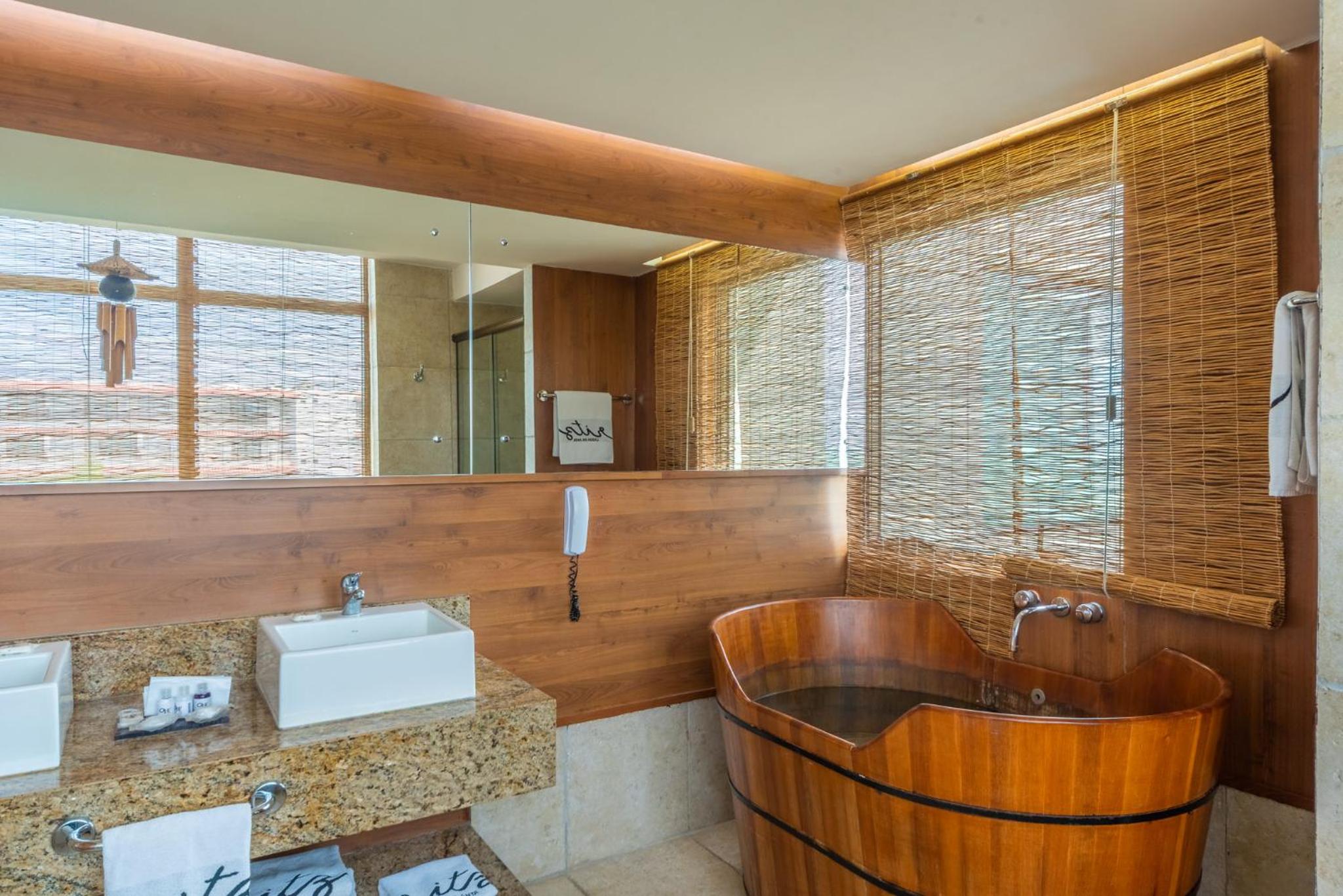 Superior Suite with Sea View - Photo 4