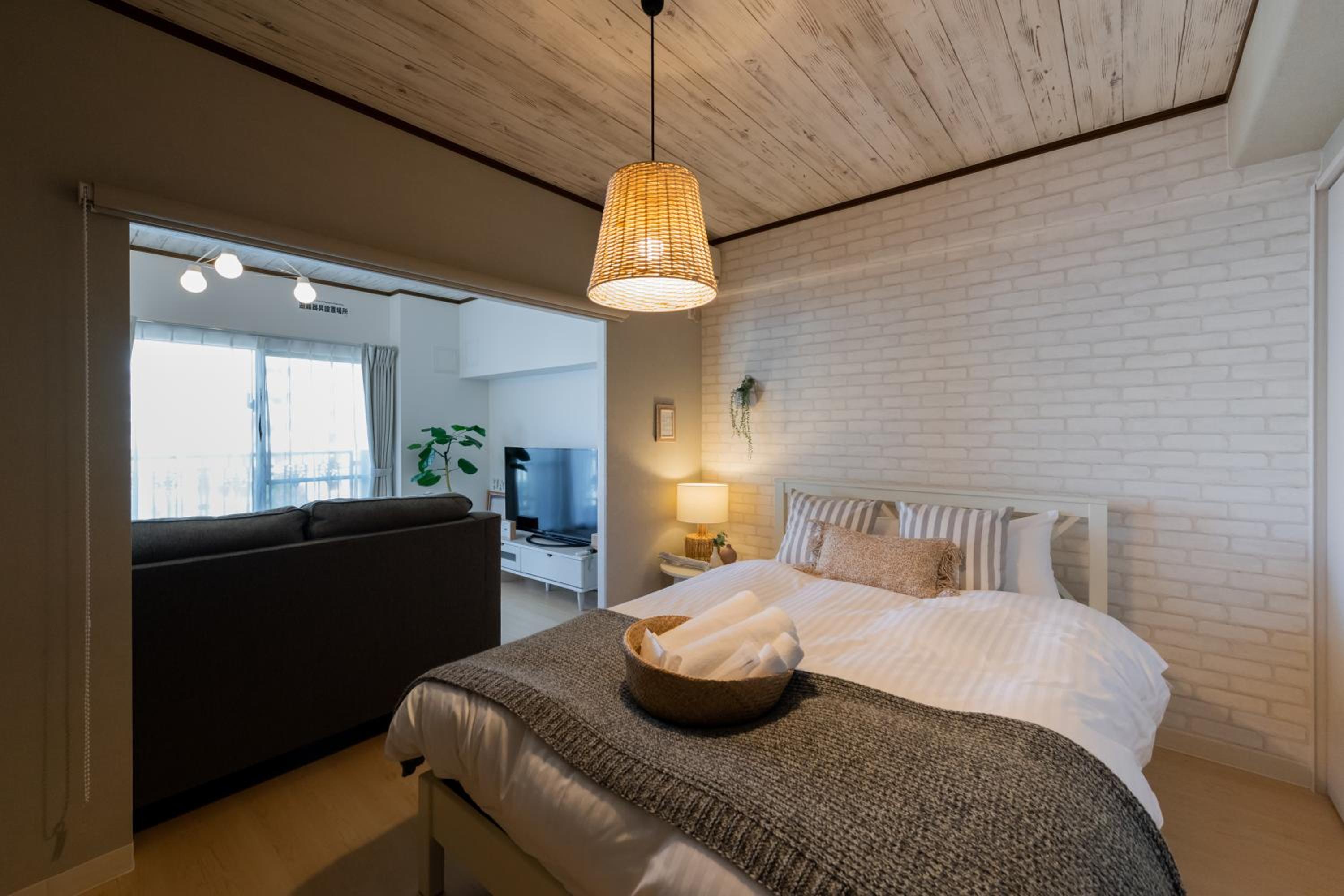 Two-Bedroom Apartment - Small Dog Friendly - Photo 24