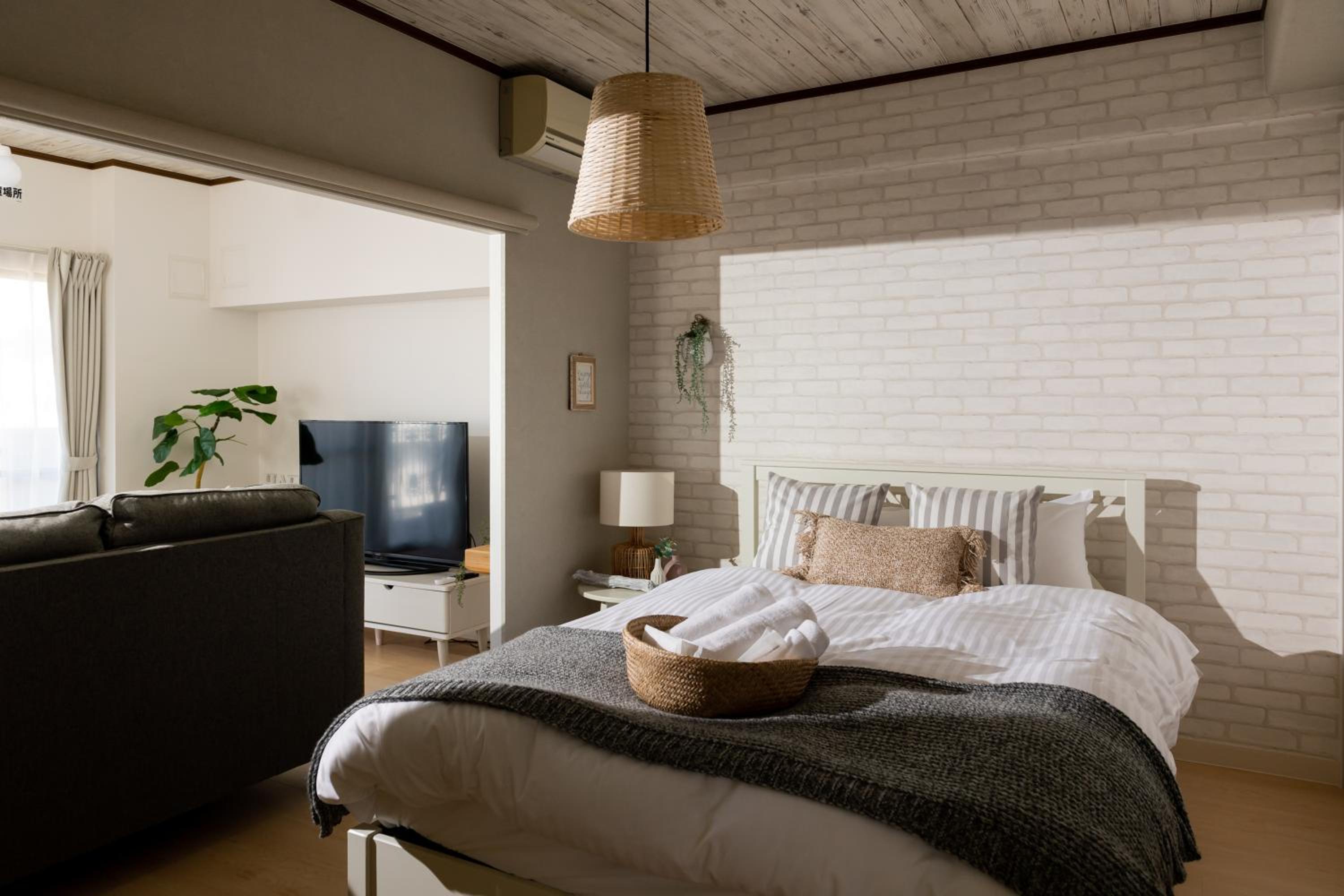Two-Bedroom Apartment - Small Dog Friendly - Photo 18