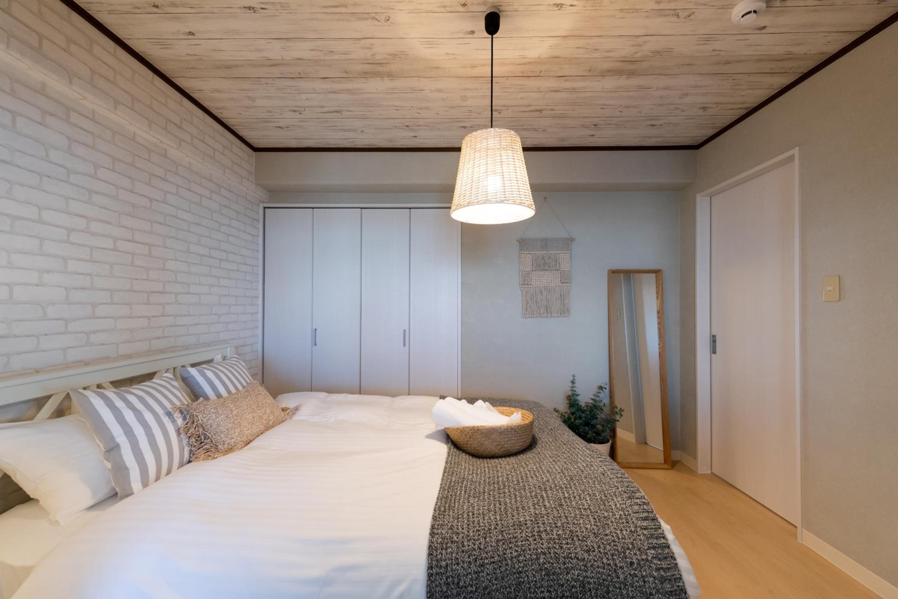 Two-Bedroom Apartment - Small Dog Friendly - Photo 16