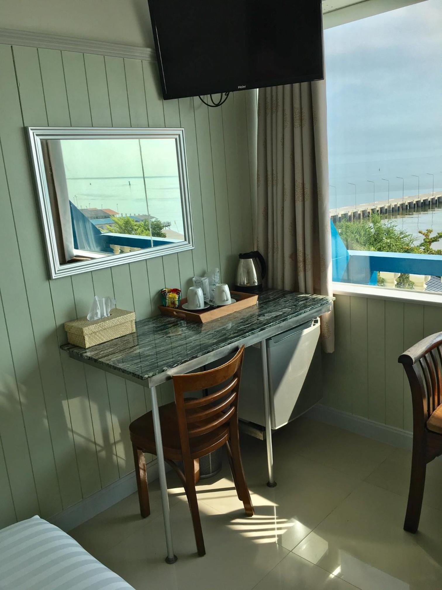 Double Room with Balcony and Sea View - Photo 7
